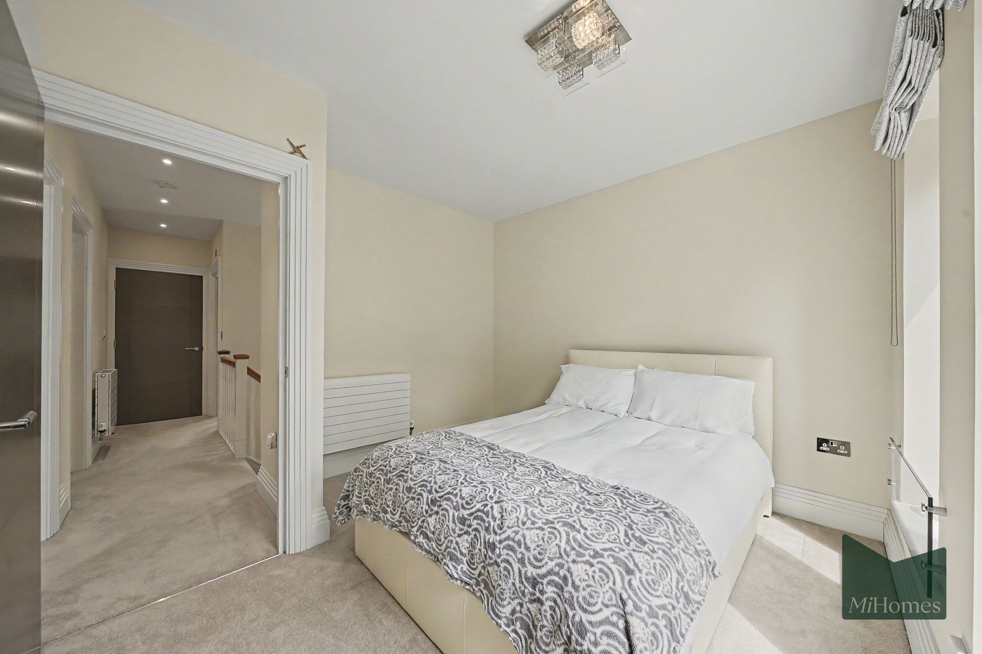 4 bed mid-terraced house for sale in Wellston Crescent, London, N14 - Property Image 33