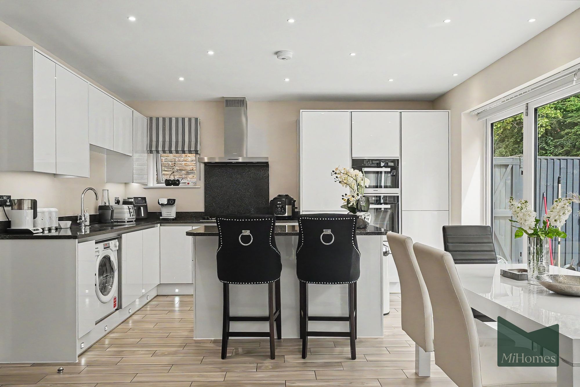 4 bed mid-terraced house for sale in Wellston Crescent, London, N14 - Property Image 5
