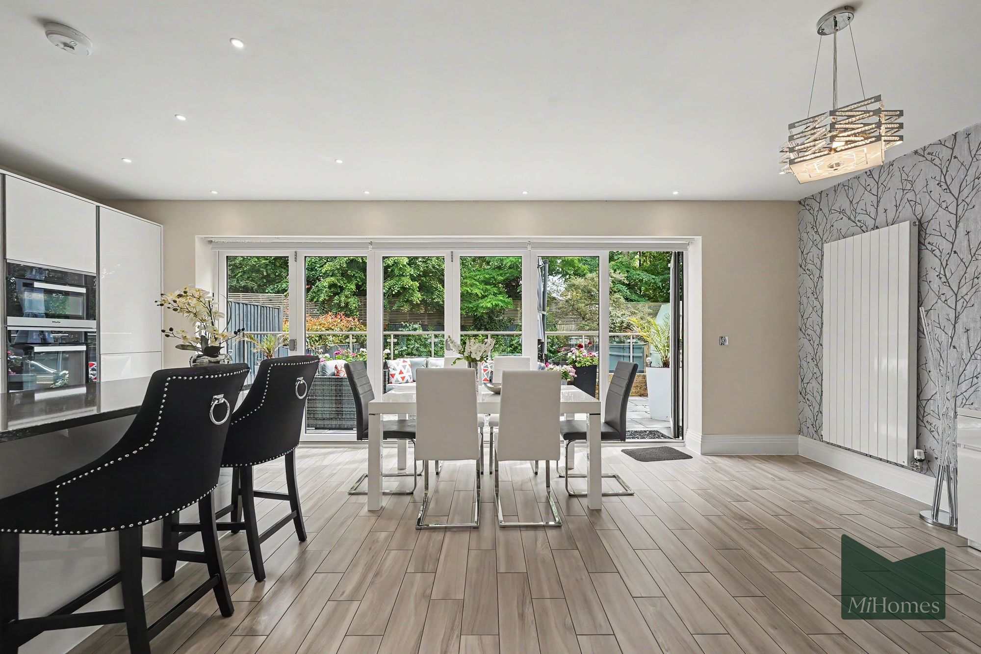 4 bed mid-terraced house for sale in Wellston Crescent, London, N14 - Property Image 8