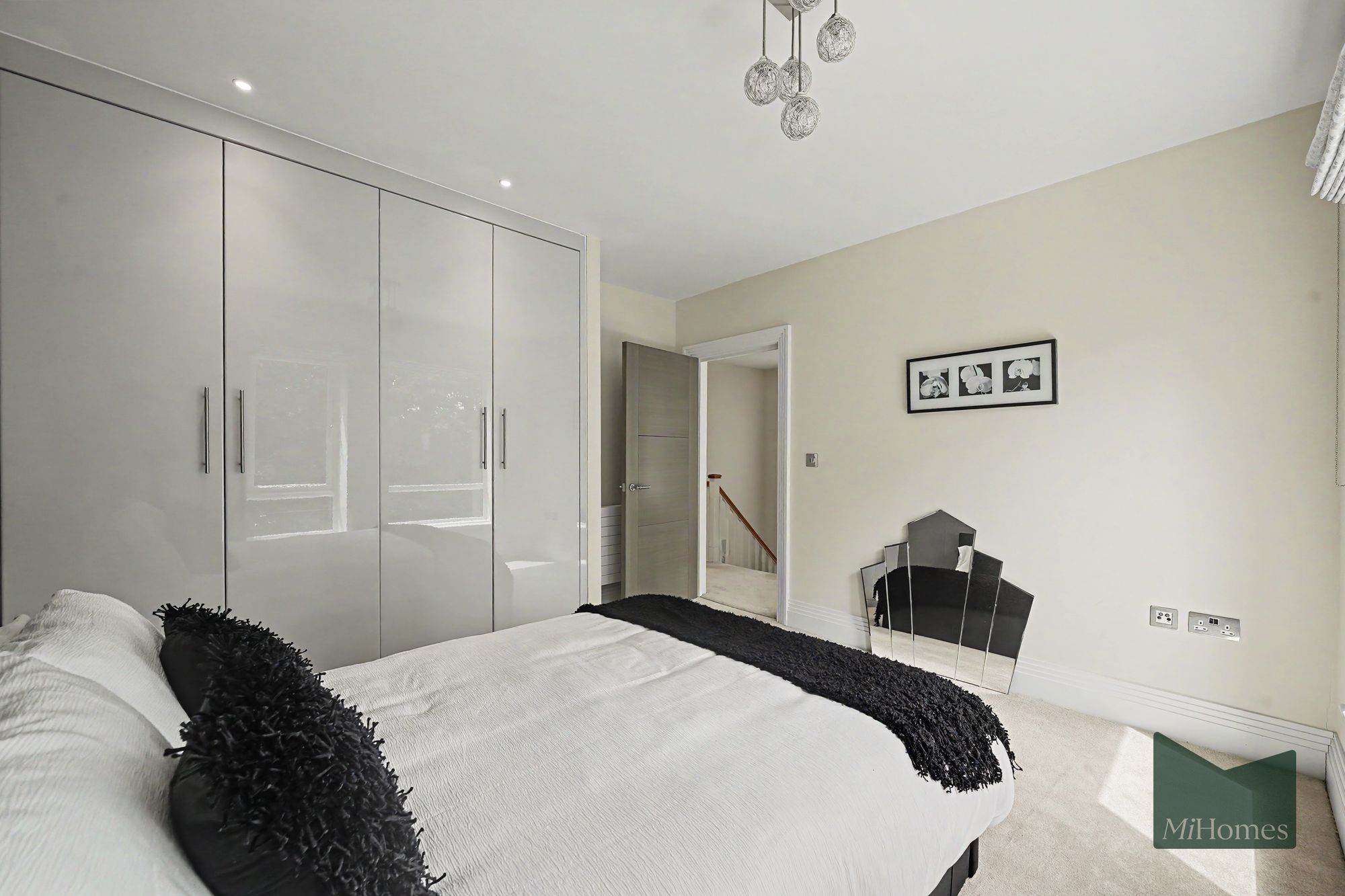 4 bed mid-terraced house for sale in Wellston Crescent, London, N14 - Property Image 32