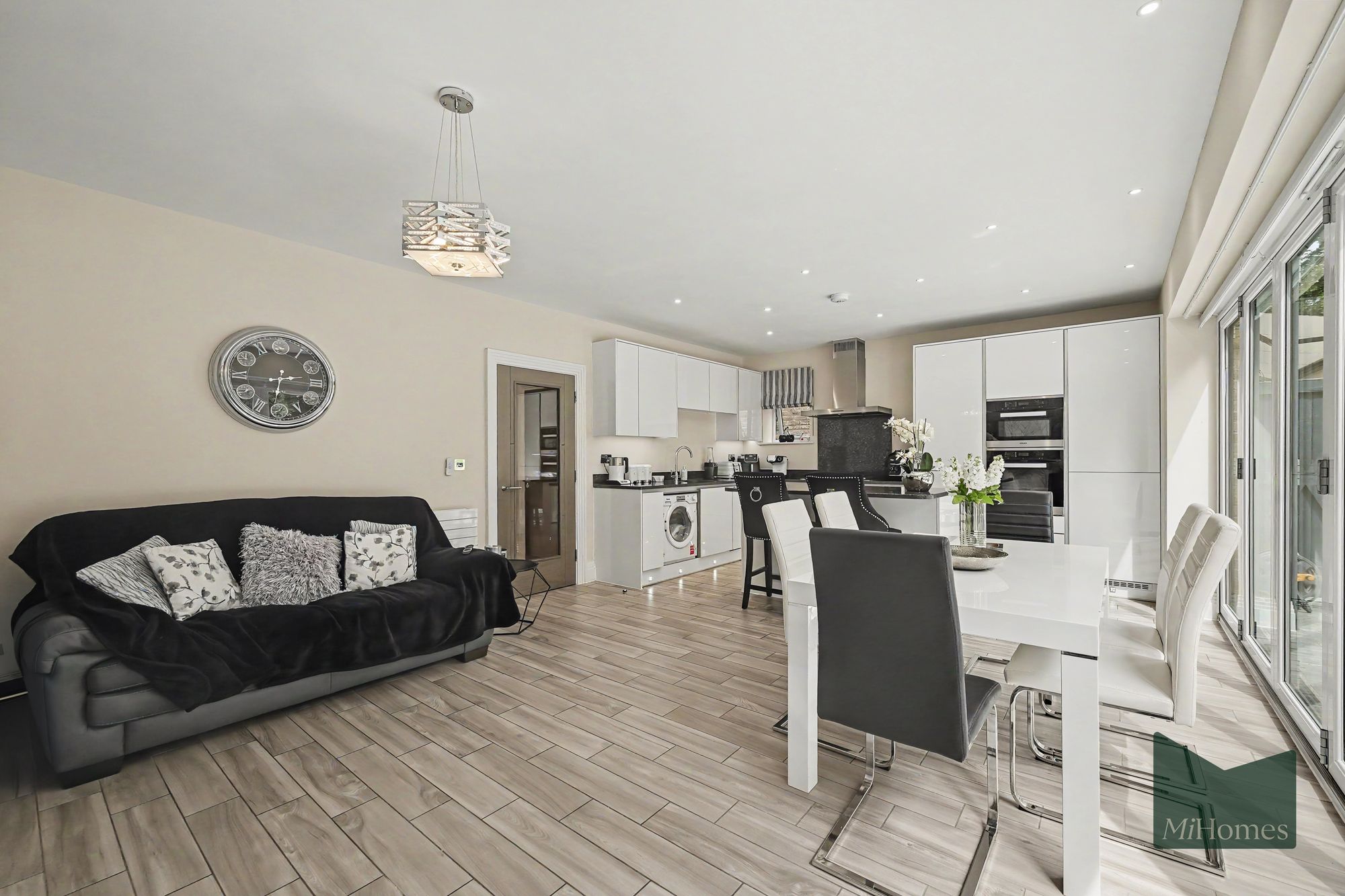 4 bed mid-terraced house for sale in Wellston Crescent, London, N14 - Property Image 9