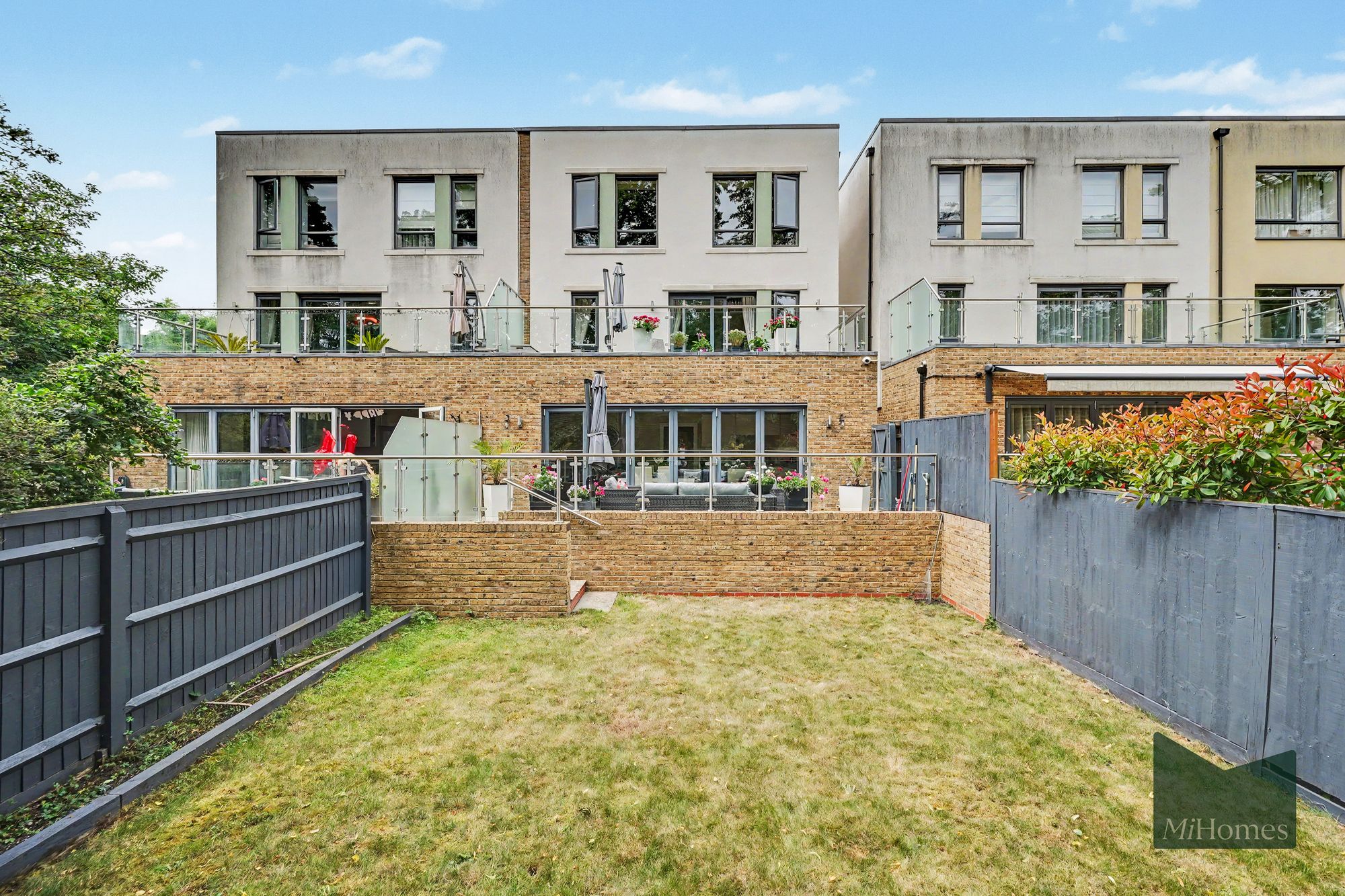 4 bed mid-terraced house for sale in Wellston Crescent, London, N14 - Property Image 42