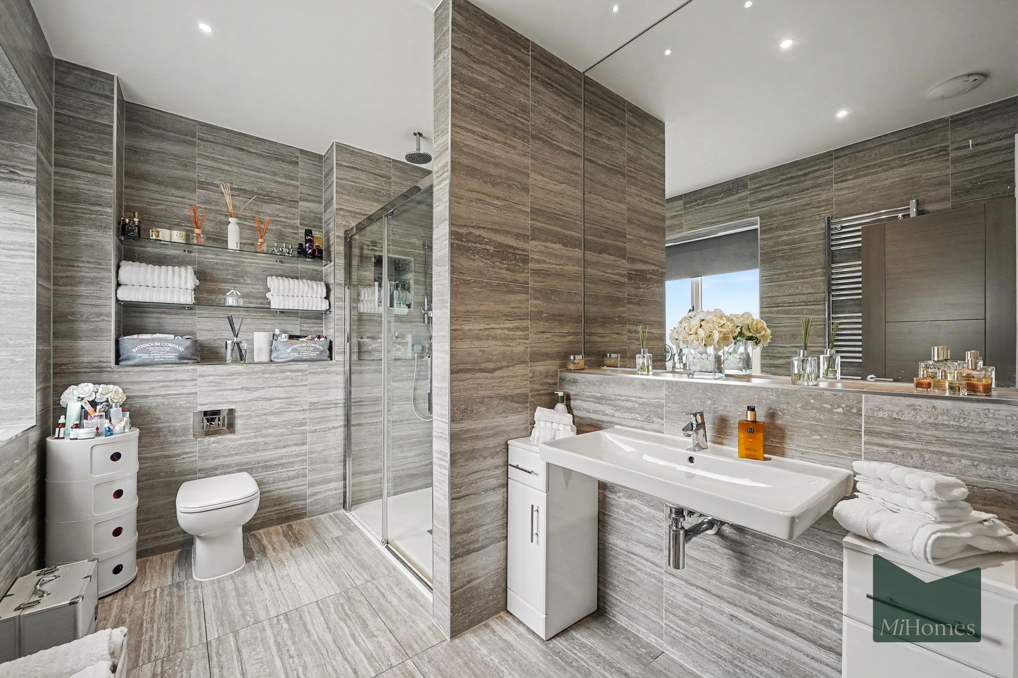 4 bed mid-terraced house for sale in Wellston Crescent, London, N14 - Property Image 38