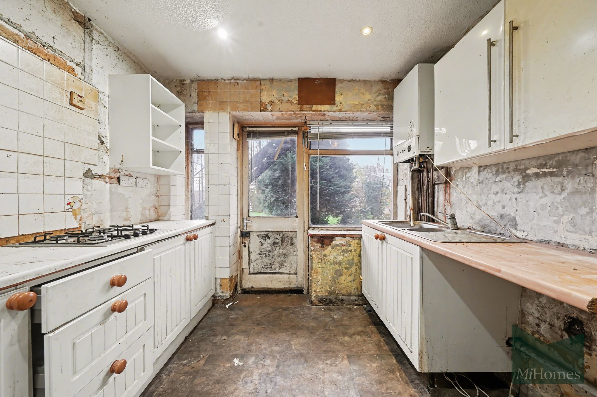 2 bed ground floor flat for sale in High Road, North Gates High Road, N12  - Property Image 6