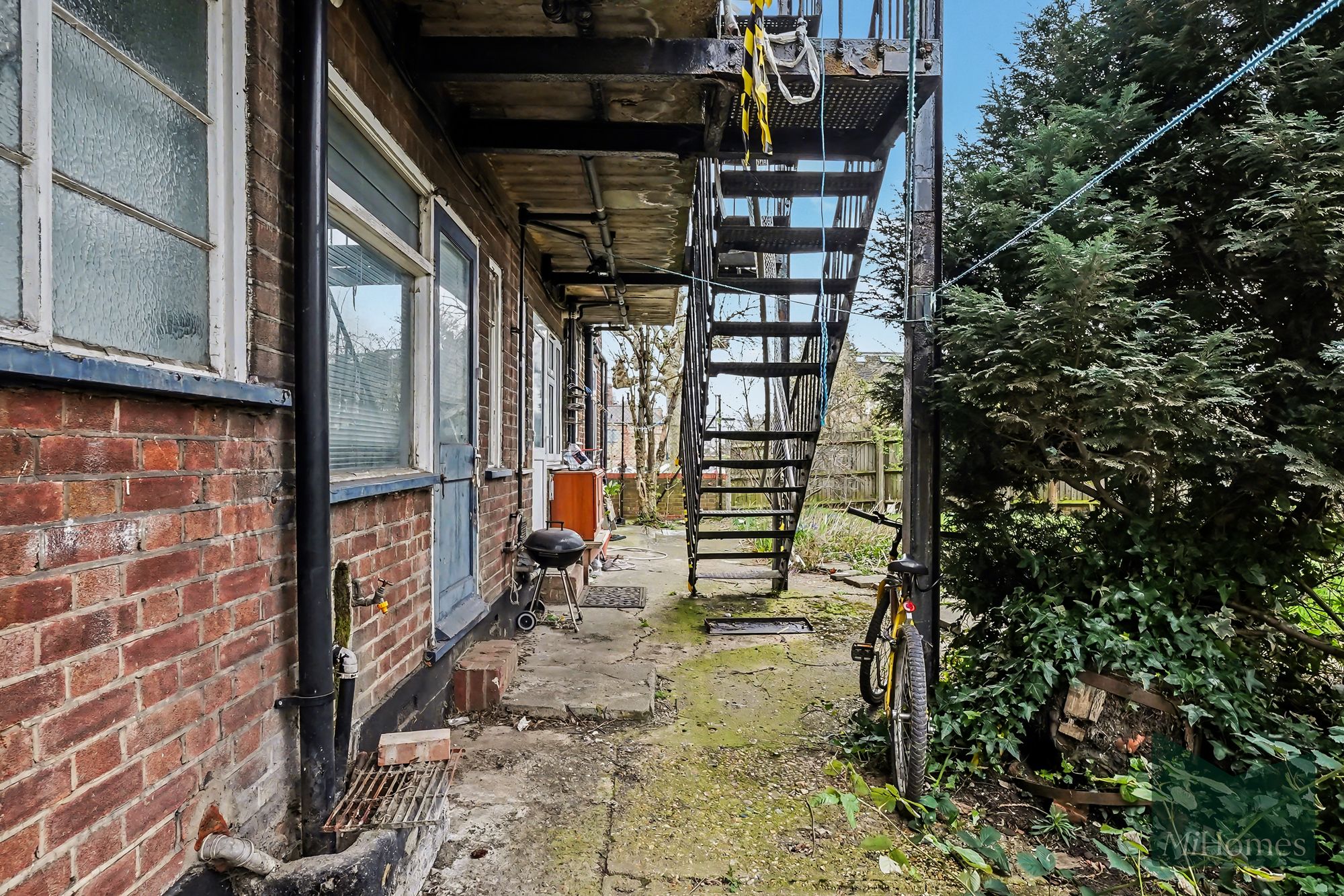 2 bed ground floor flat for sale in High Road, North Gates High Road, N12  - Property Image 13