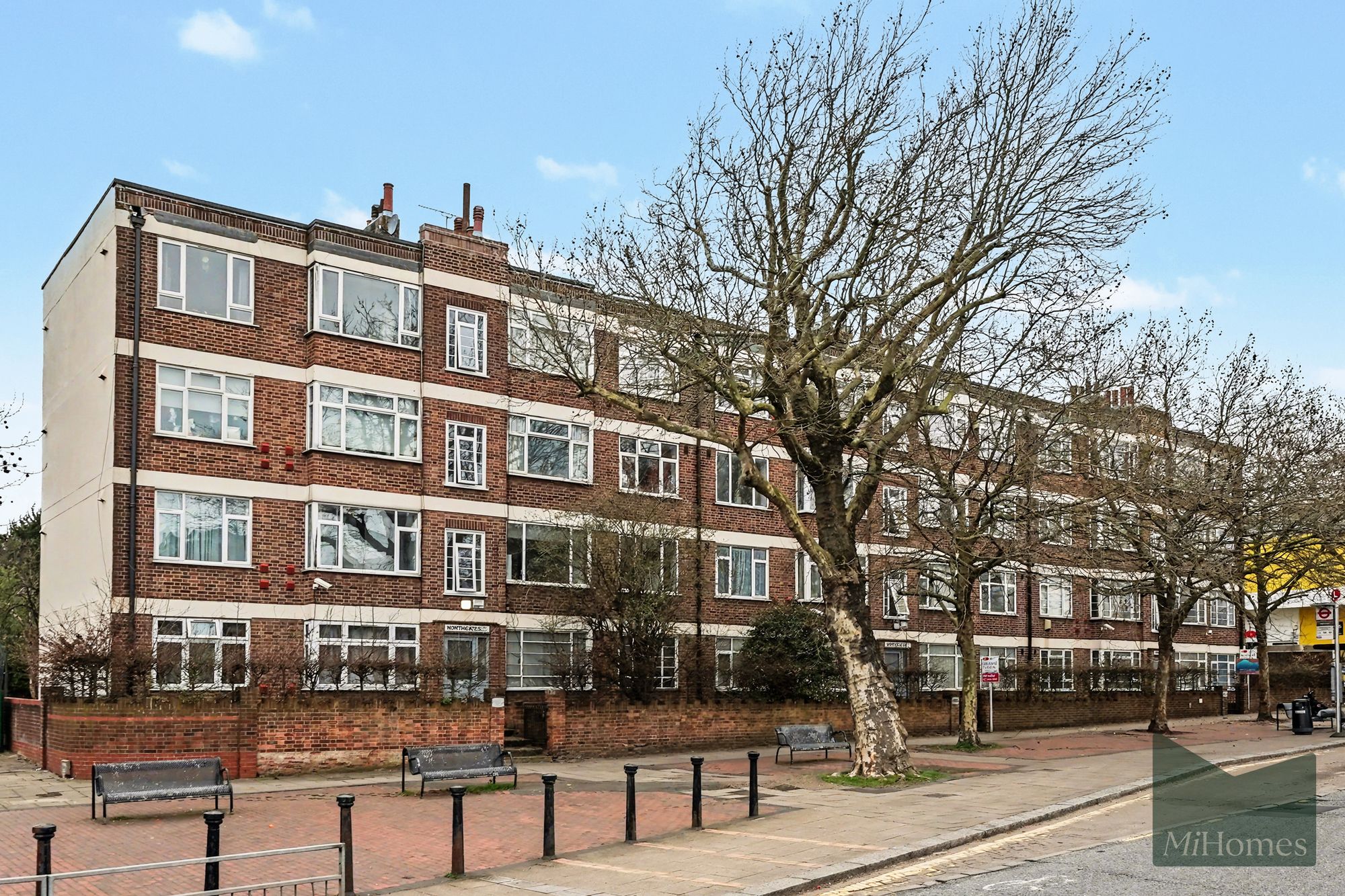 2 bed ground floor flat for sale in High Road, North Gates High Road, N12  - Property Image 14