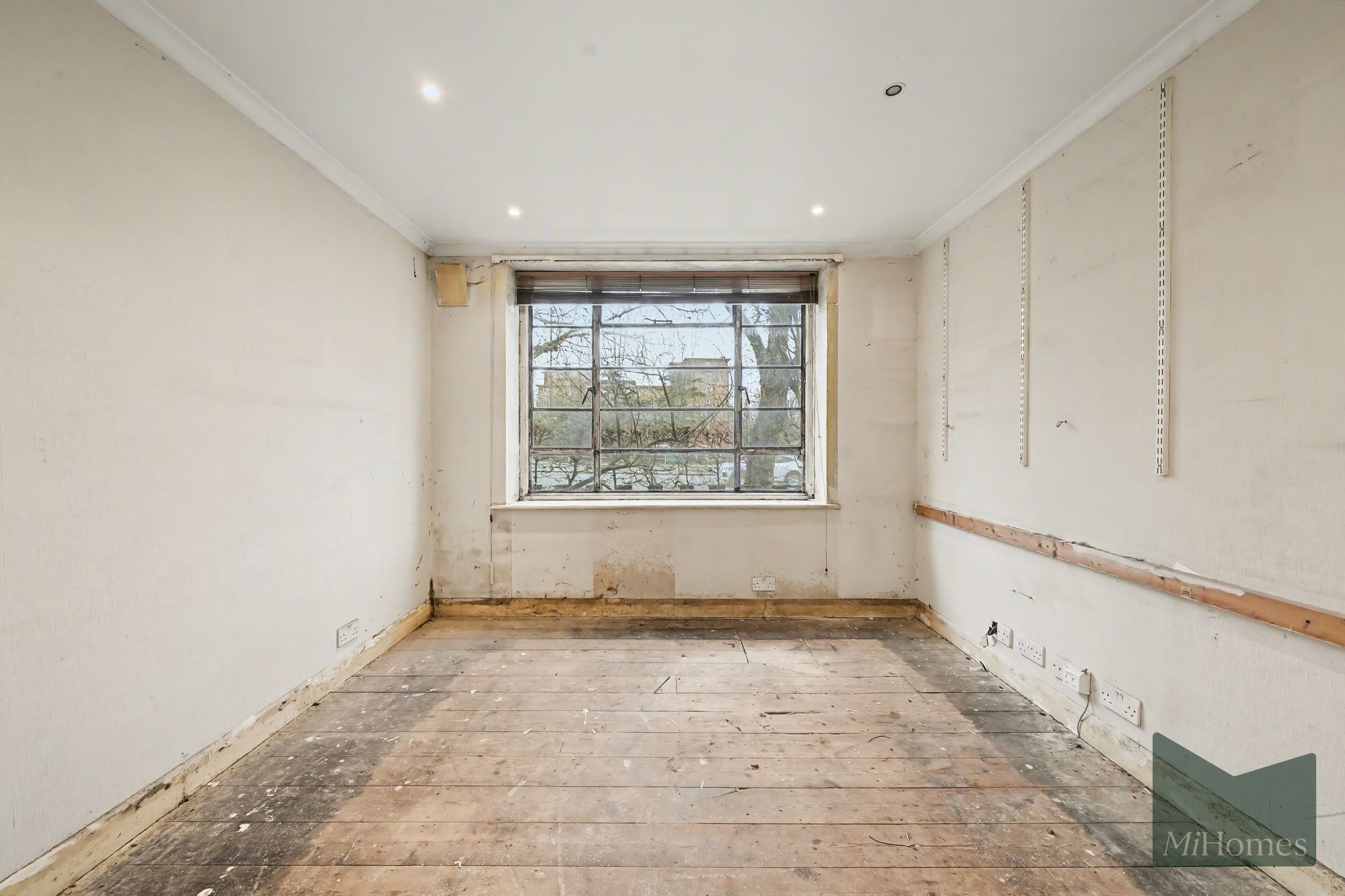 2 bed ground floor flat for sale in High Road, North Gates High Road, N12  - Property Image 12
