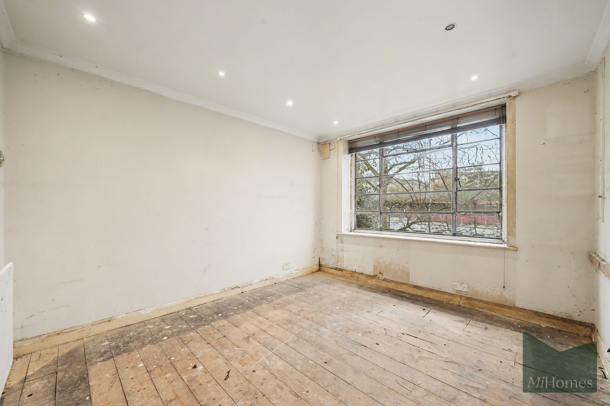 2 bed ground floor flat for sale in High Road, North Gates High Road, N12  - Property Image 11