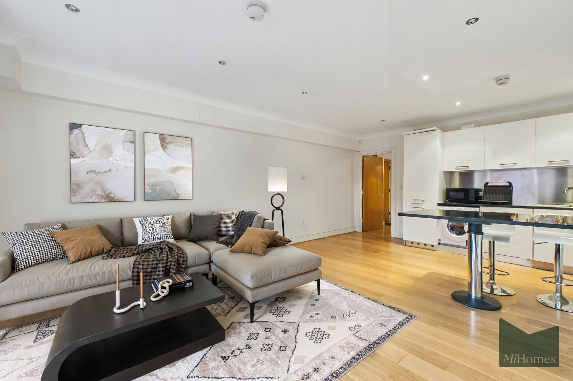 1 bed flat for sale in Gladbeck Way, Enfield, EN2  - Property Image 1