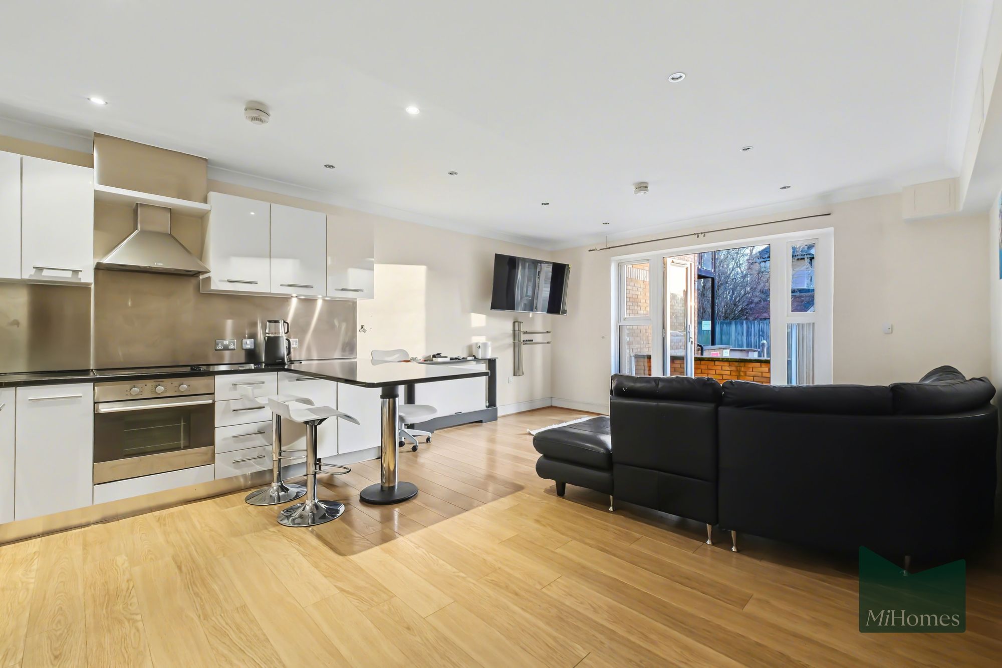 1 bed flat for sale in Gladbeck Way, Enfield, EN2  - Property Image 5