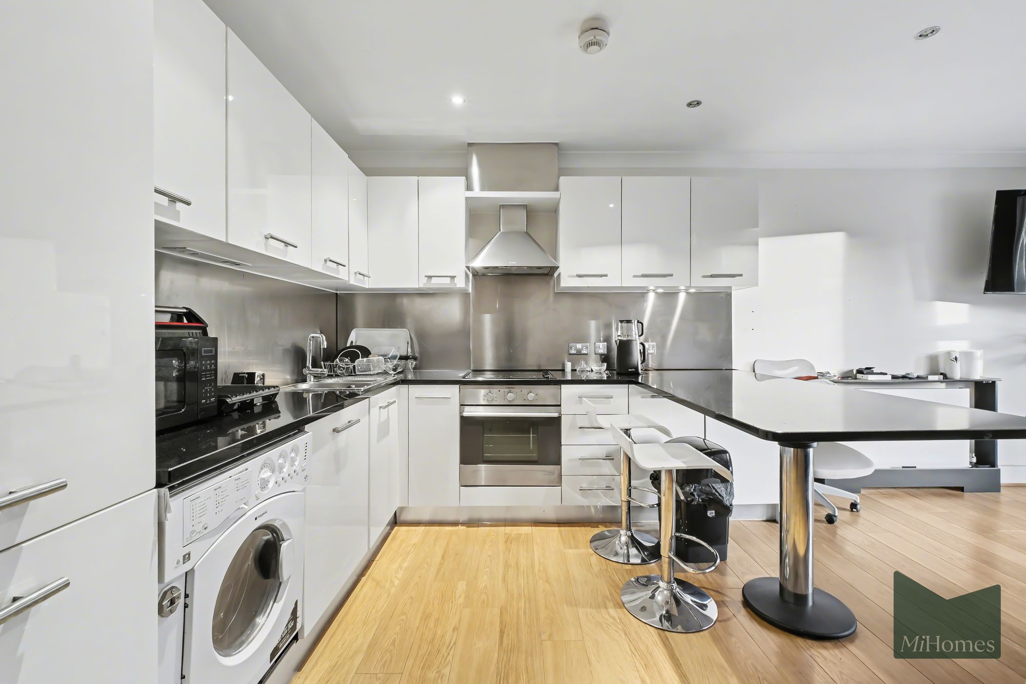 1 bed flat for sale in Gladbeck Way, Enfield, EN2  - Property Image 3