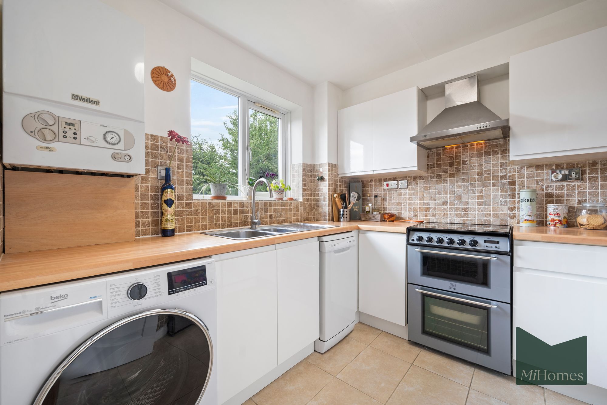 2 bed flat for sale in Cambridge Gardens, London, N10  - Property Image 2