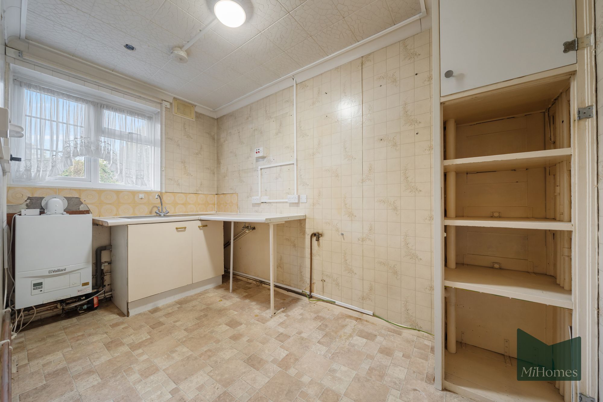 2 bed flat for sale in Belmont Close, Cockfosters, EN4 - Property Image 9