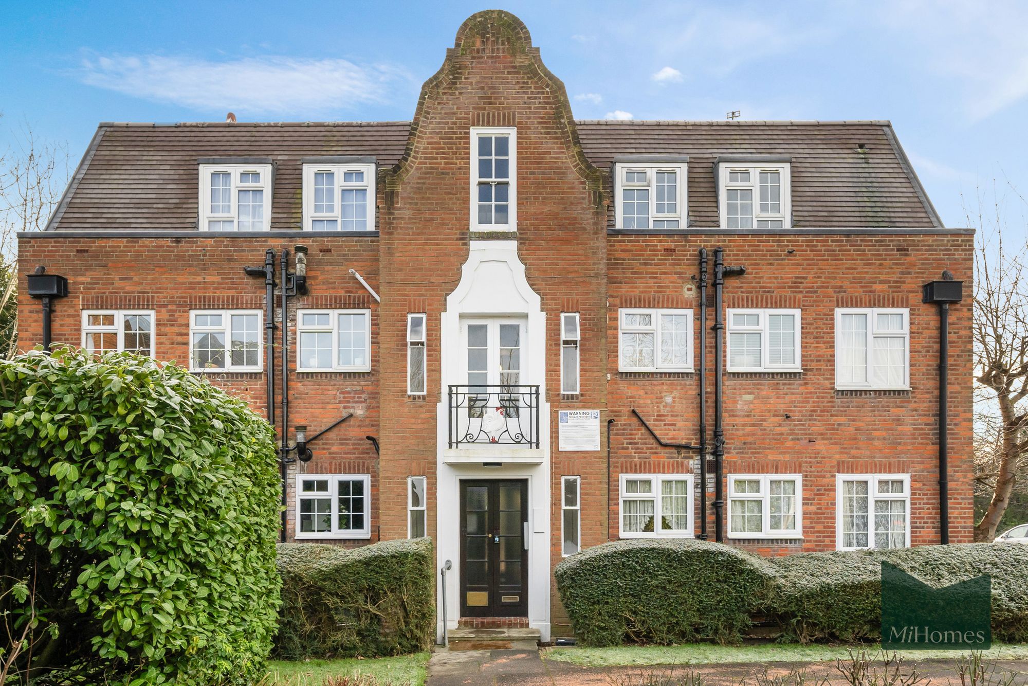 2 bed flat for sale in Belmont Close, Cockfosters, EN4 - Property Image 1