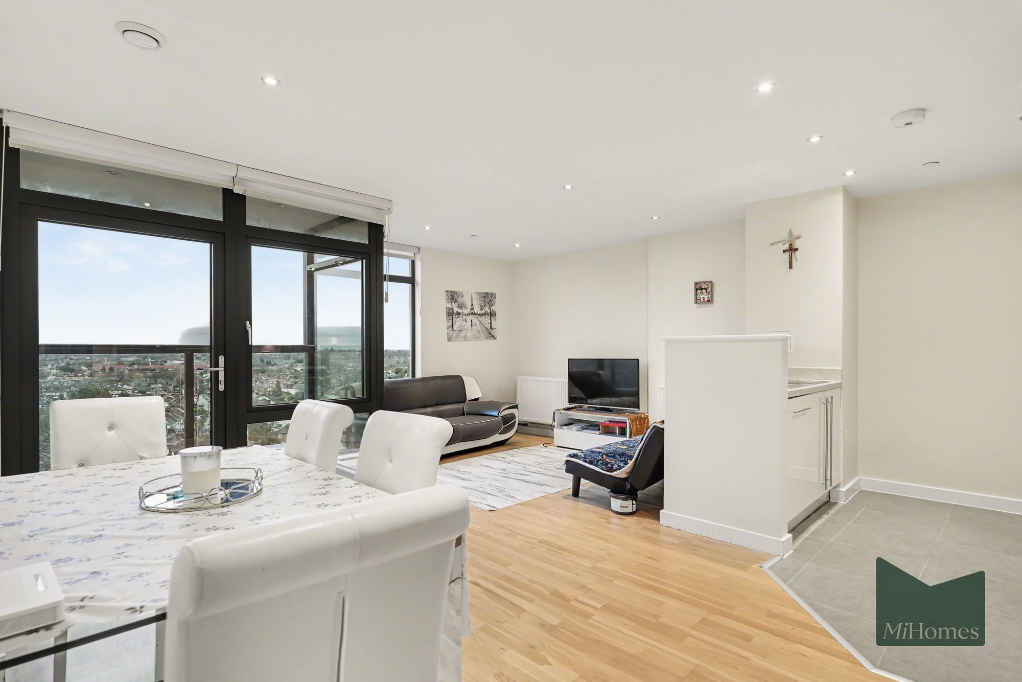 2 bed flat for sale in Southbury Road, Enfield, EN1 - Property Image 1
