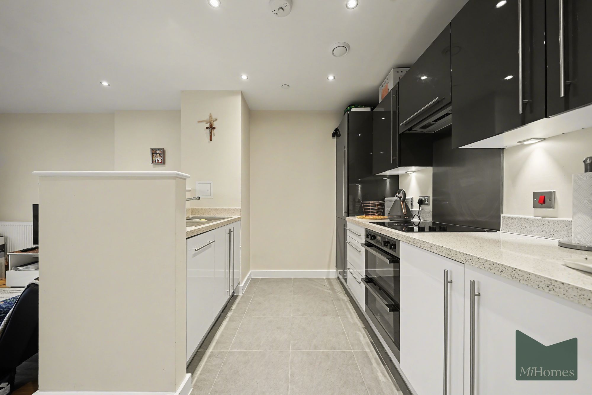 2 bed flat for sale in Southbury Road, Enfield, EN1 - Property Image 3