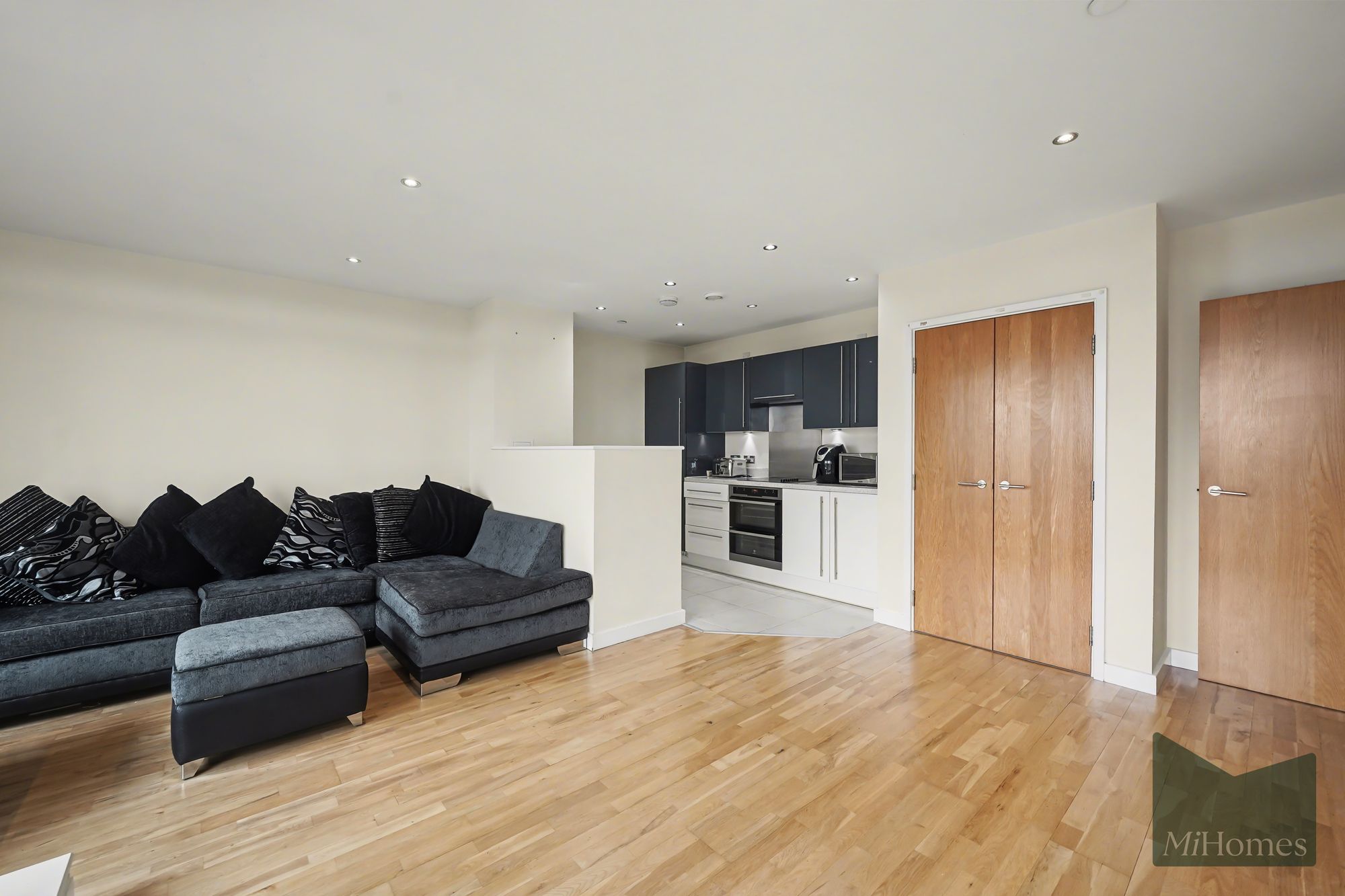 2 bed flat for sale in Southbury Road, Enfield, EN1 - Property Image 2
