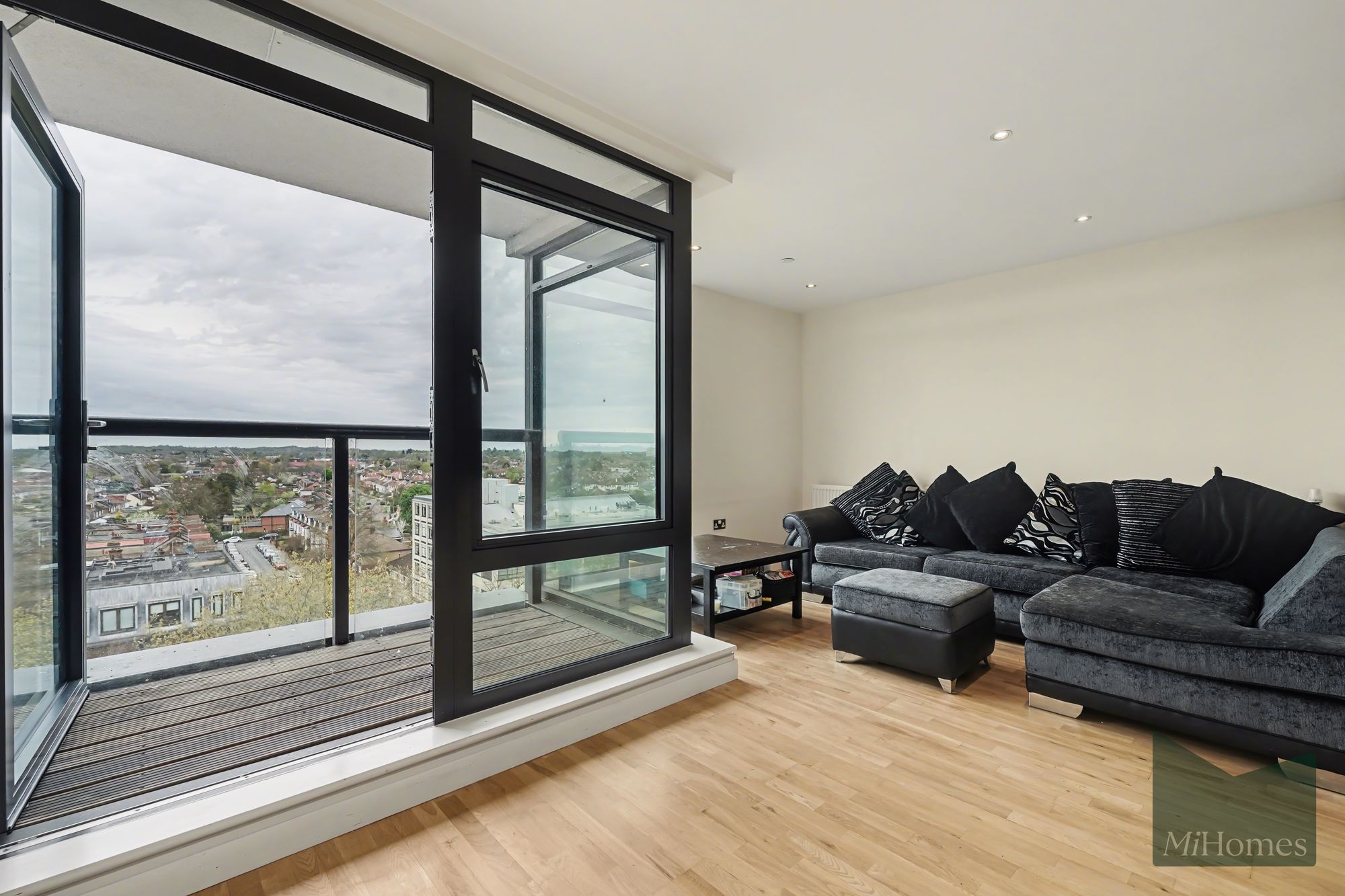 2 bed flat for sale in Southbury Road, Enfield, EN1 - Property Image 1