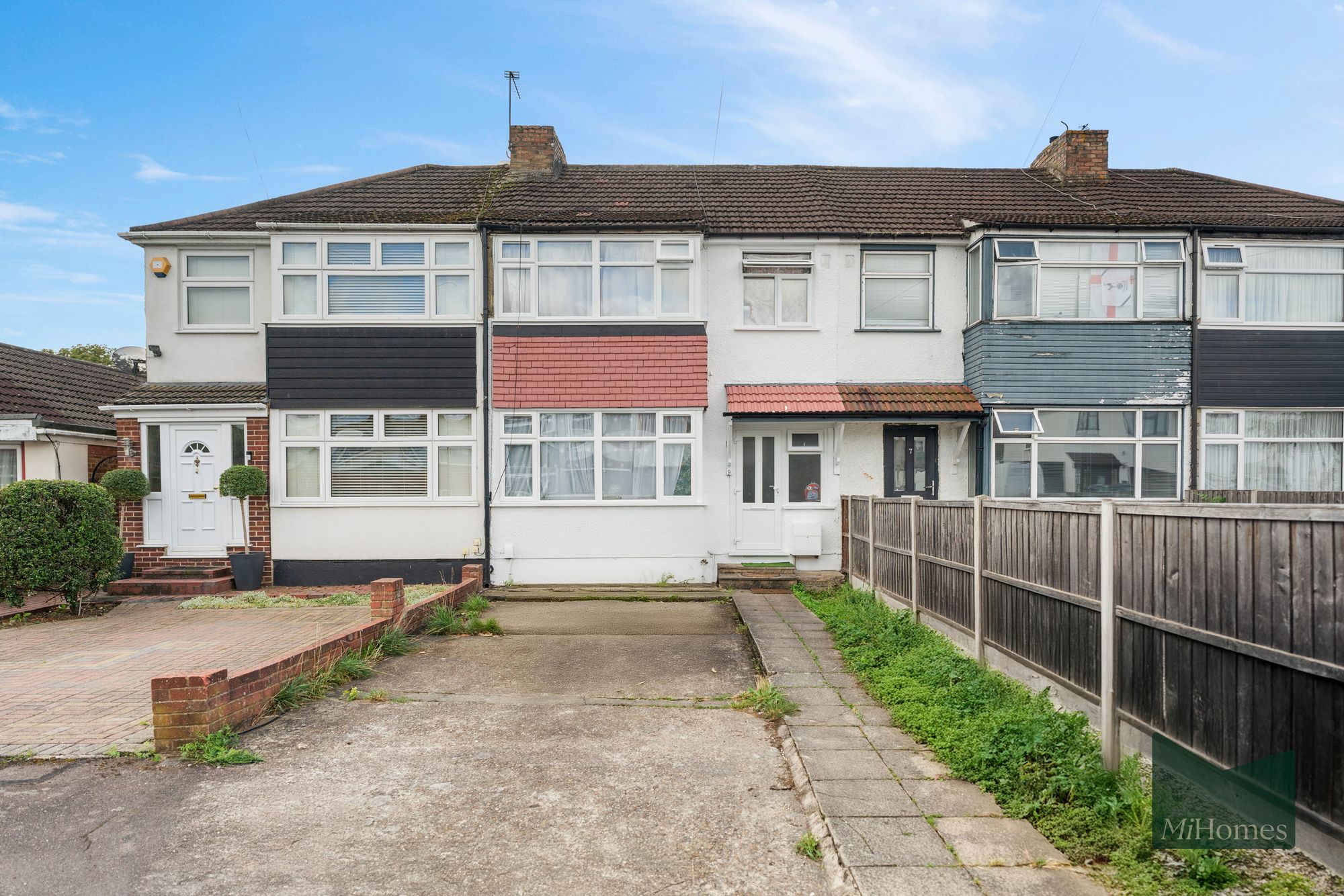 3 bed house for sale in Arnold Avenue East, Enfield, EN3 - Property Image 1