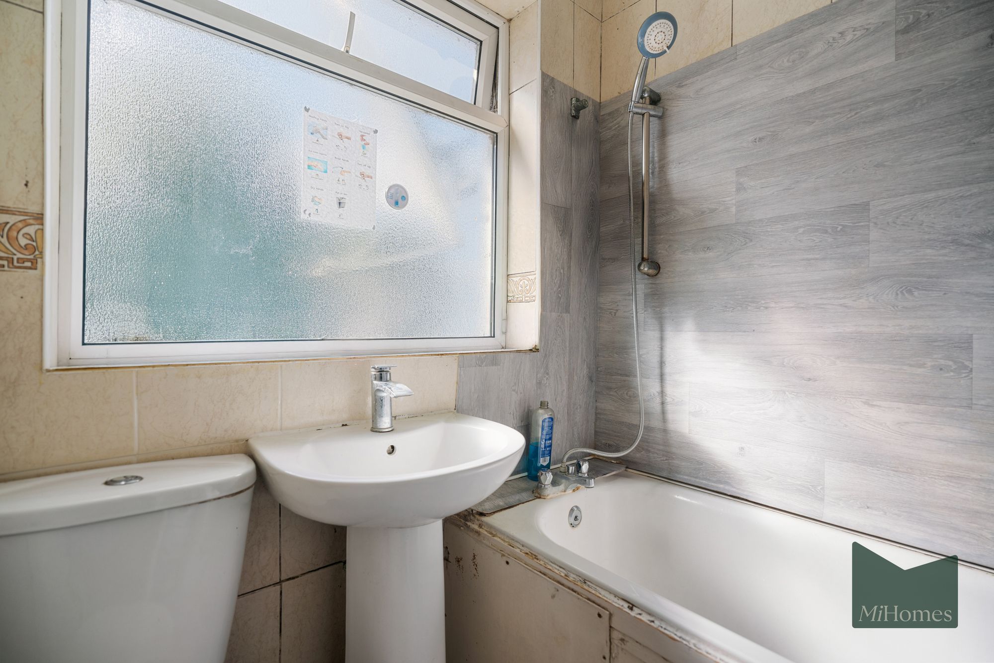 3 bed house for sale in Arnold Avenue East, Enfield, EN3 - Property Image 2