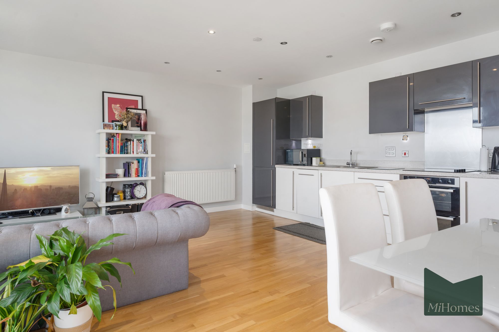 2 bed flat for sale in Southbury Road, Enfield, EN1 - Property Image 4