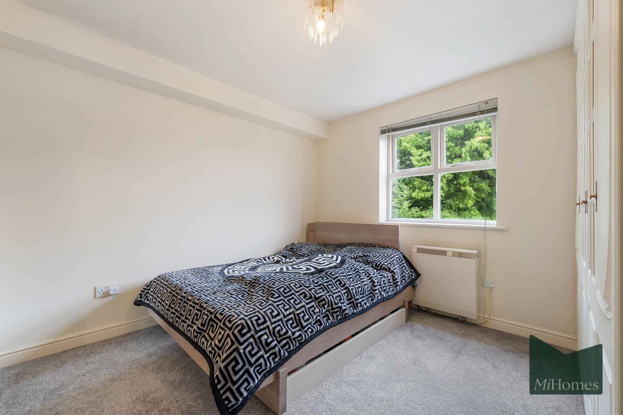 2 bed flat for sale in Harper Close, London, N14 - Property Image 7