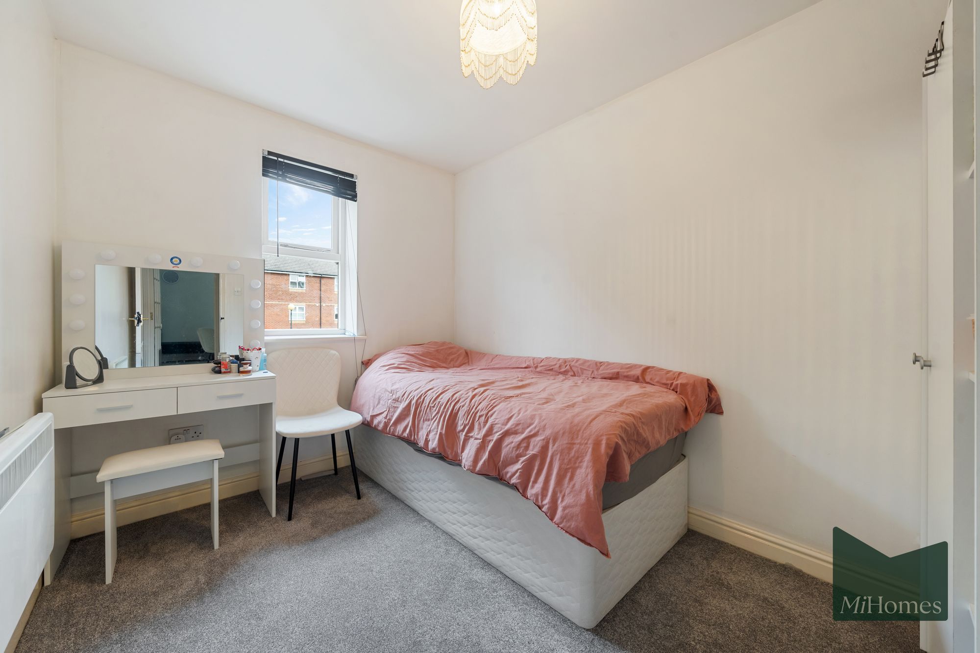 2 bed flat for sale in Harper Close, London, N14 - Property Image 9