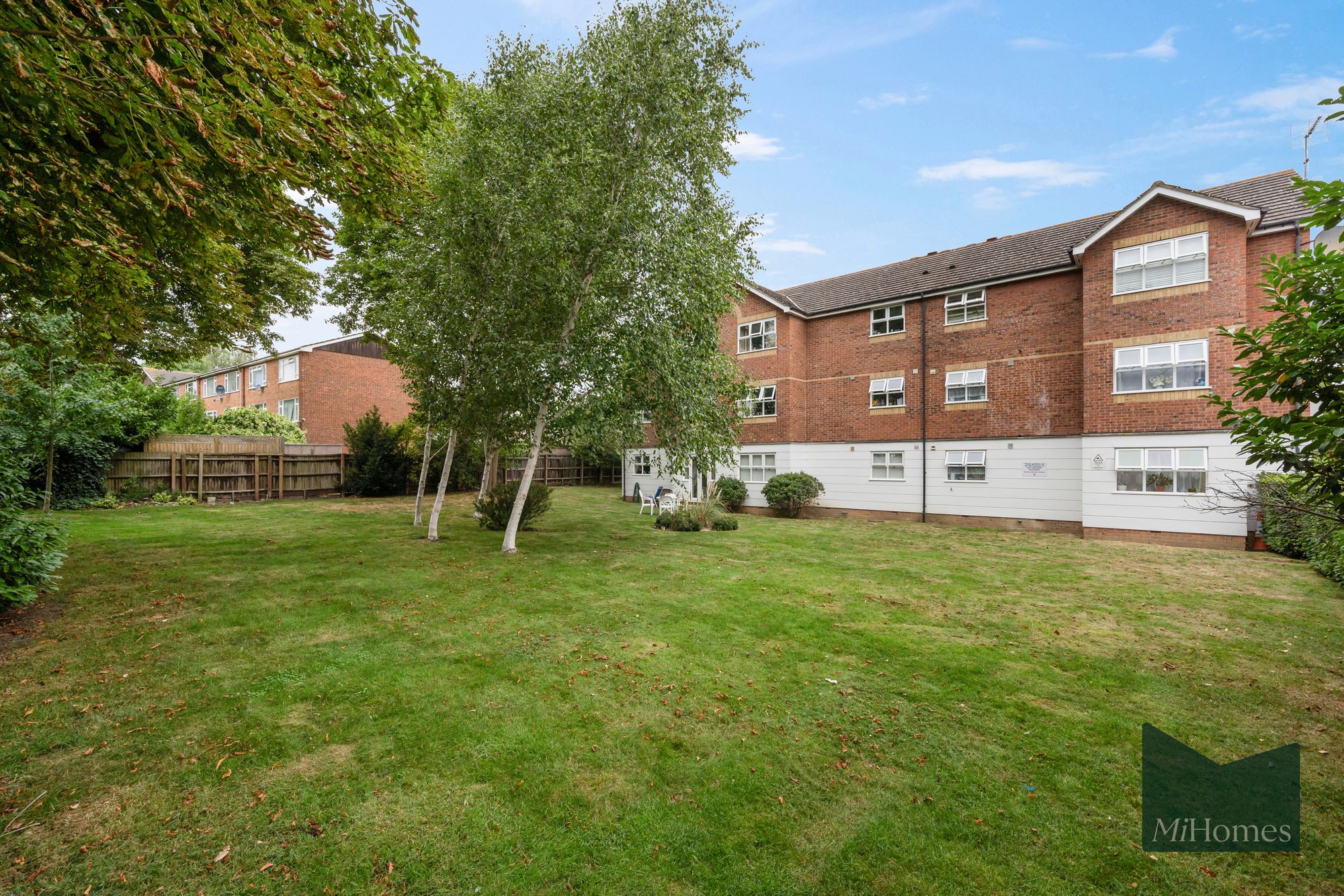 2 bed flat for sale in Harper Close, London, N14 - Property Image 11