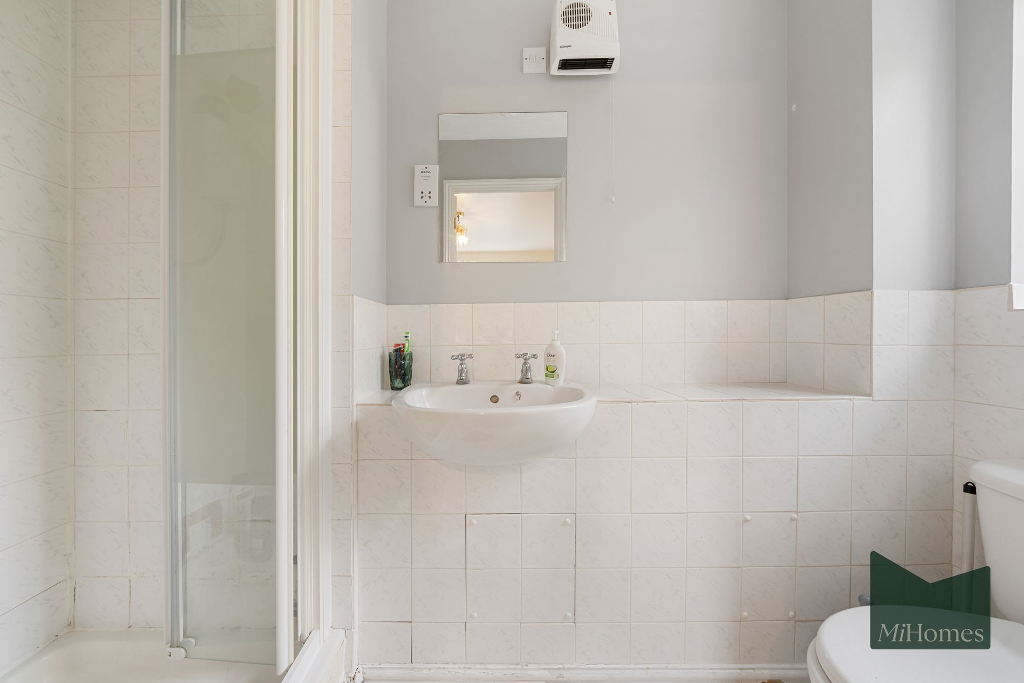2 bed flat for sale in Harper Close, London, N14 - Property Image 8