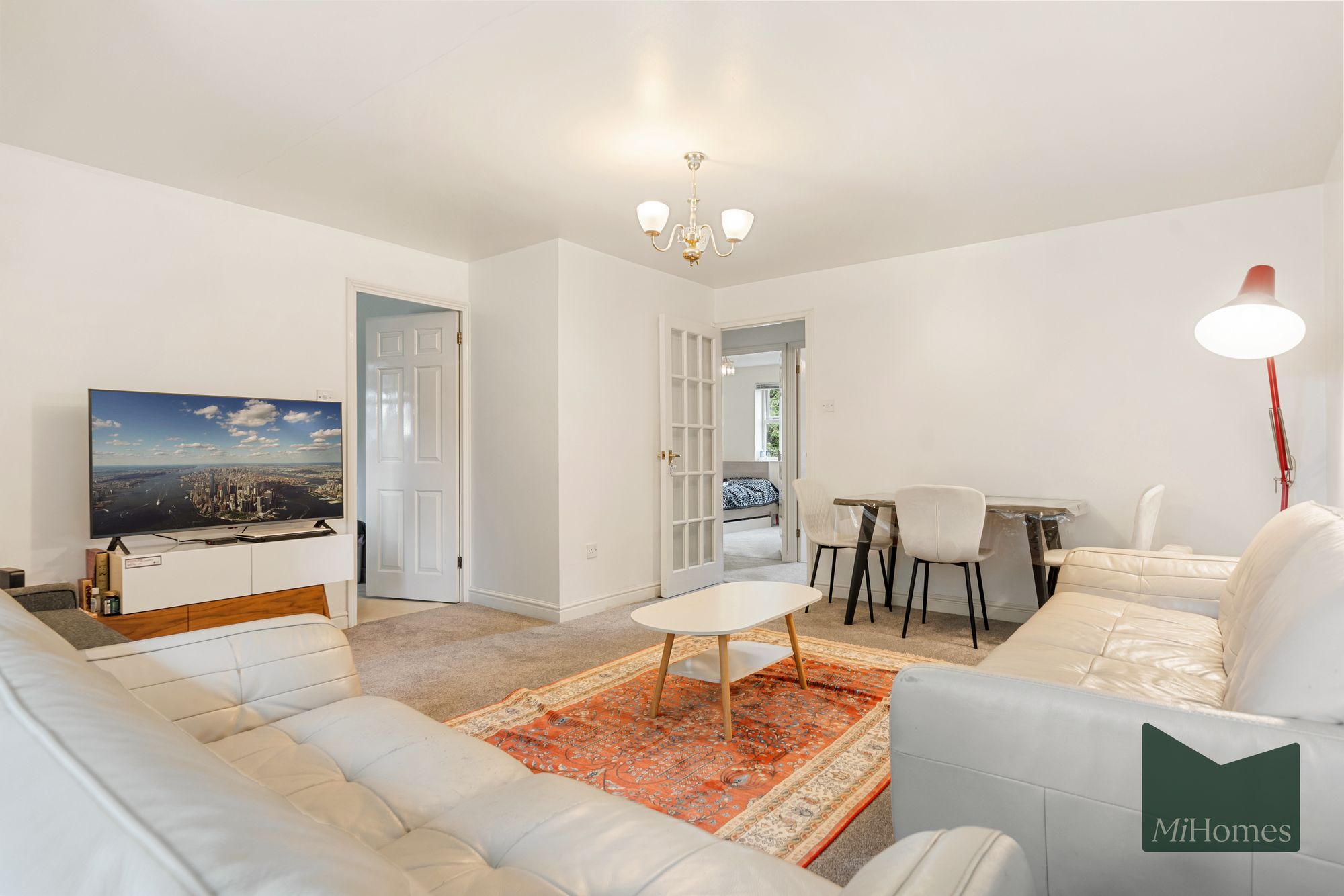 2 bed flat for sale in Harper Close, London, N14 - Property Image 4