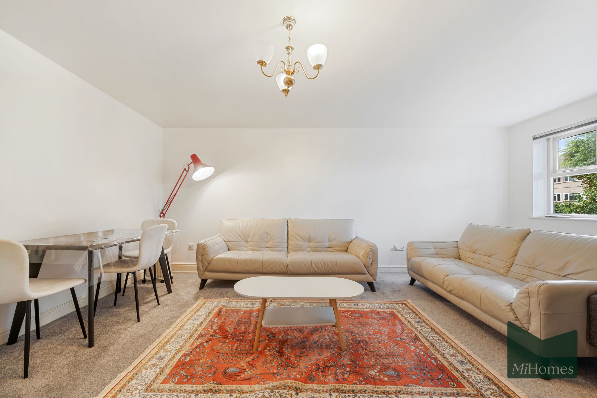 2 bed flat for sale in Harper Close, London, N14 - Property Image 2
