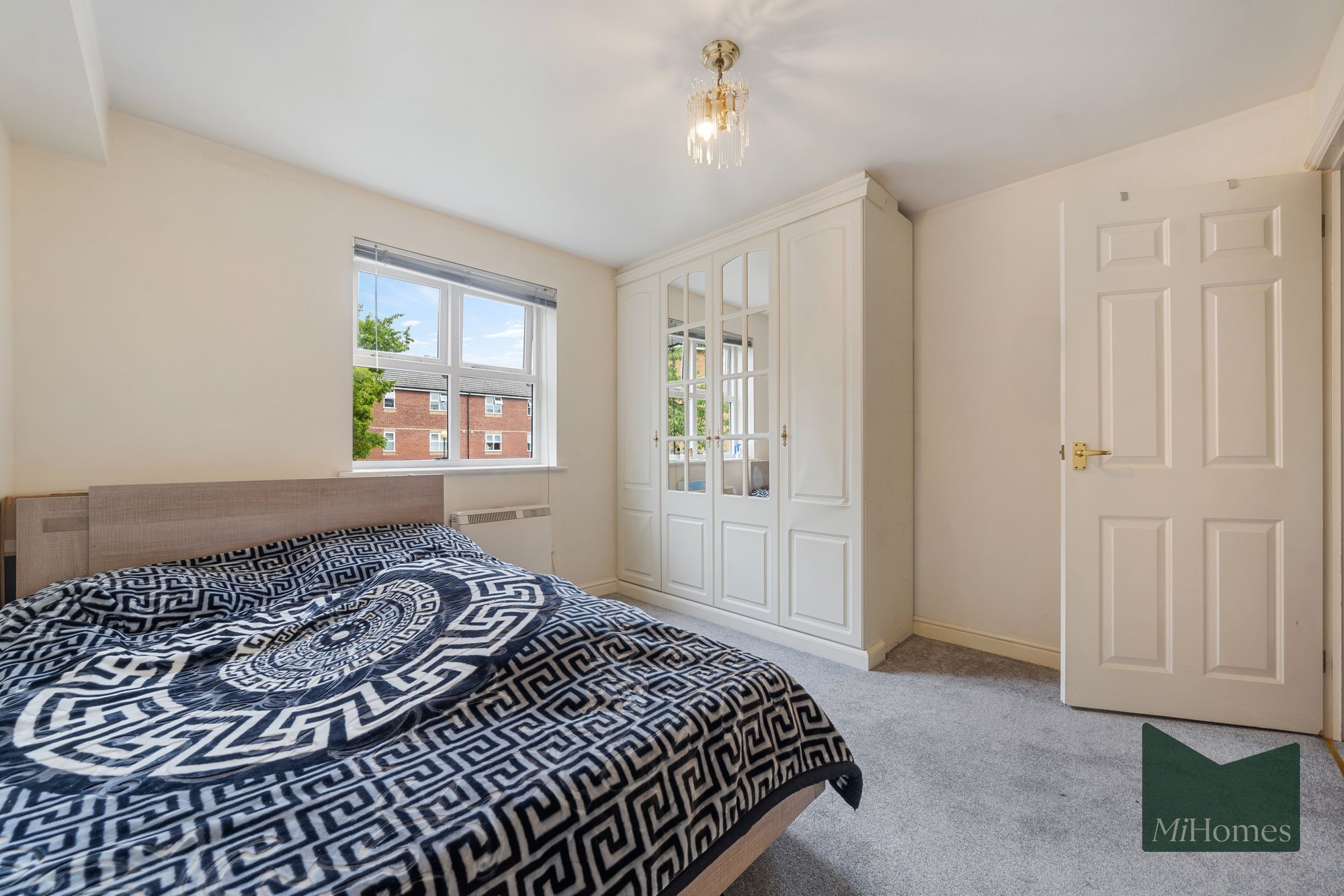 2 bed flat for sale in Harper Close, London, N14 - Property Image 6