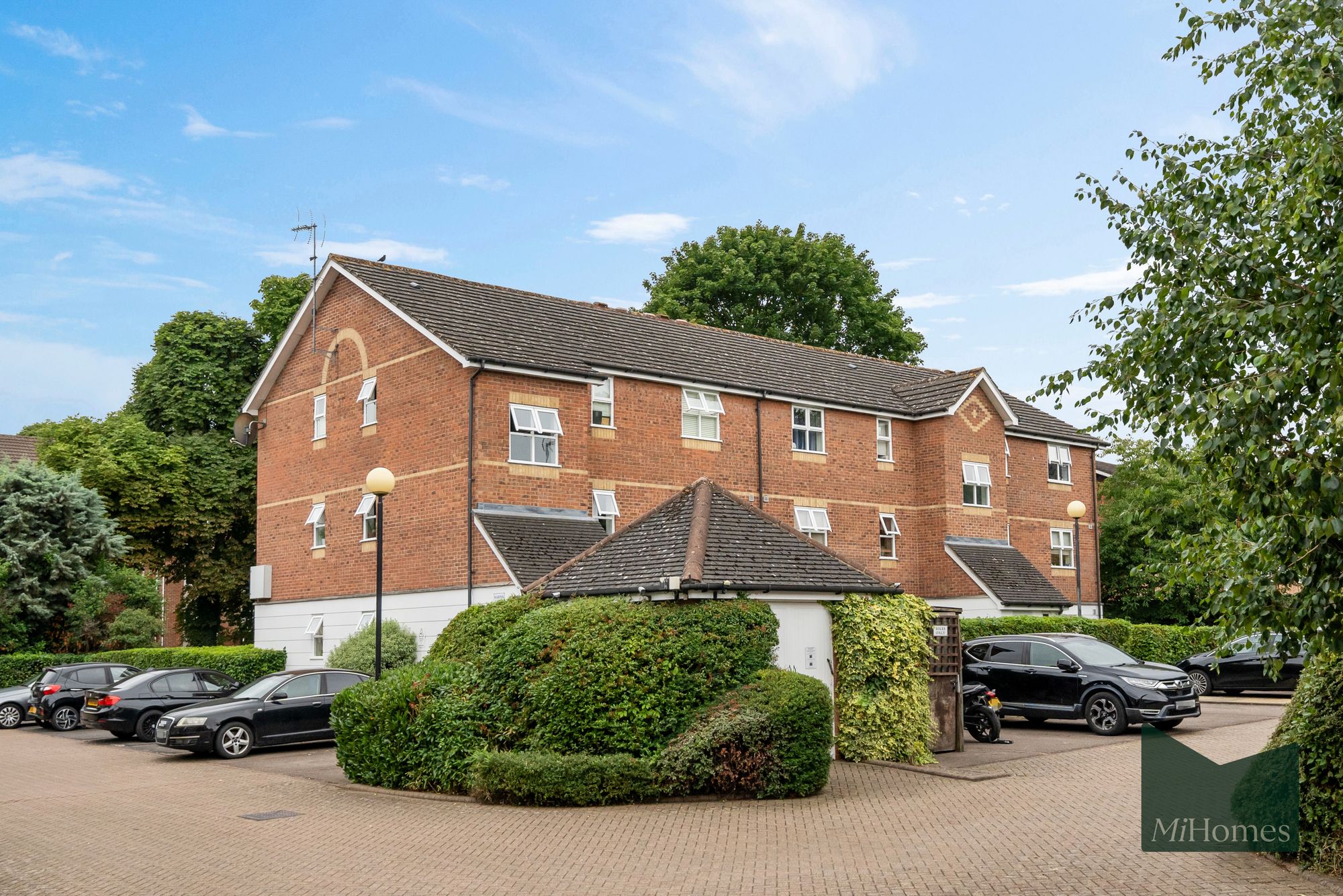 2 bed flat for sale in Harper Close, London, N14 - Property Image 12