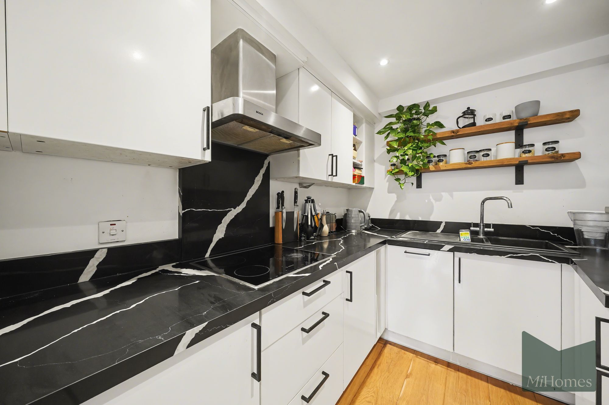 2 bed flat for sale in York Way, London, N7  - Property Image 5
