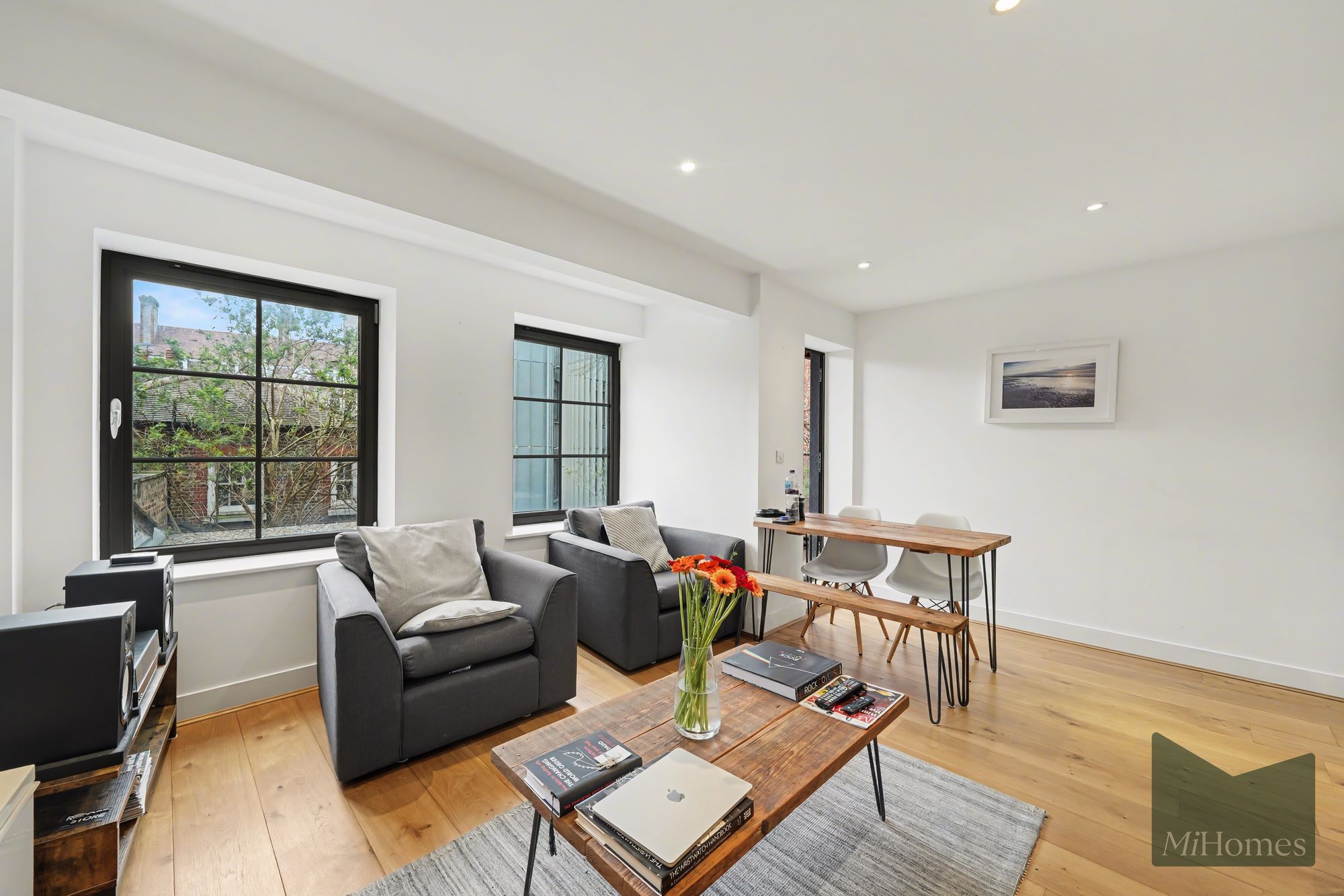 2 bed flat for sale in York Way, London, N7  - Property Image 2