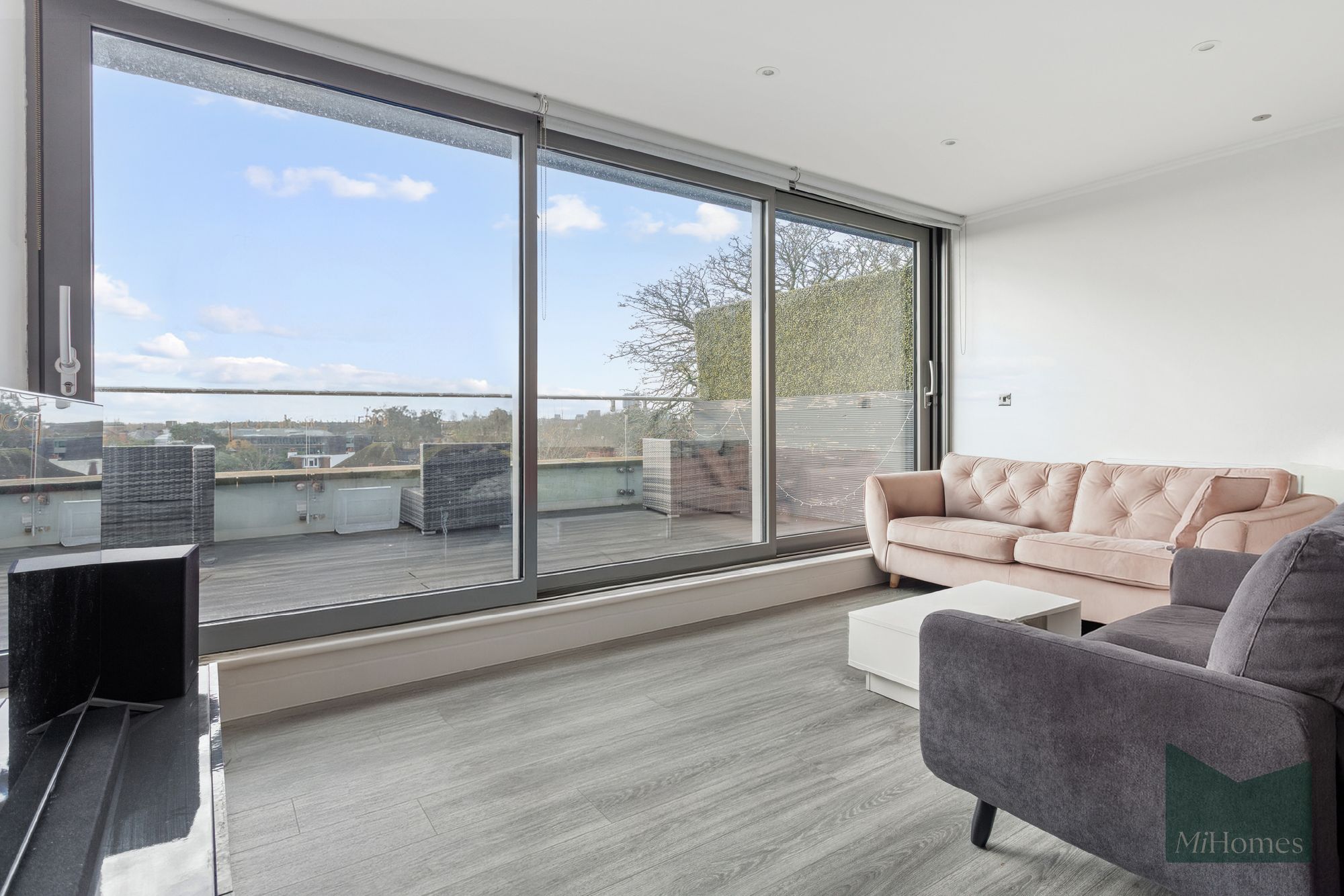 3 bed flat for sale in The Grove, Dudley House The Grove, TW7  - Property Image 2