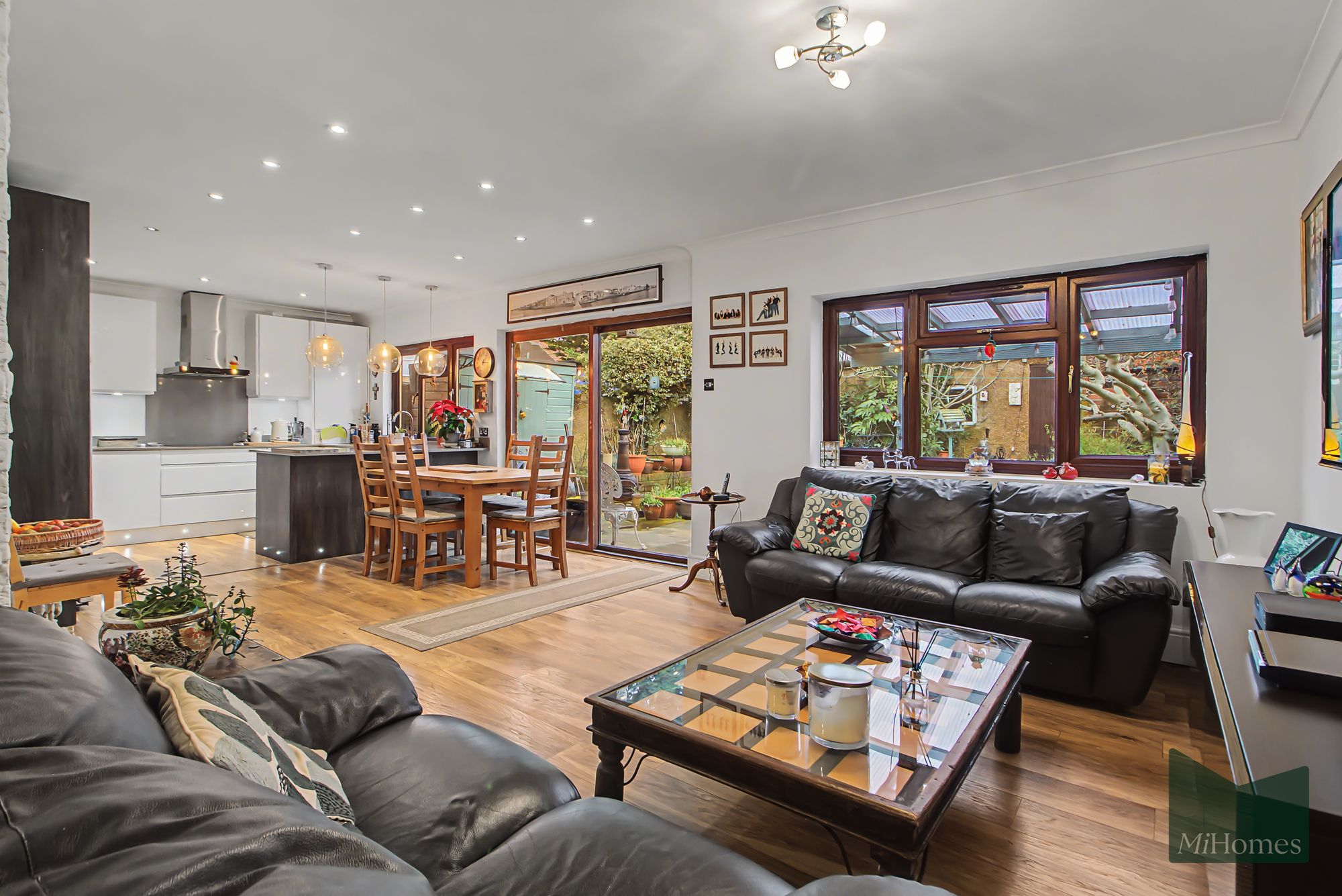 4 bed house for sale in Lancing Gardens, London, N9  - Property Image 2