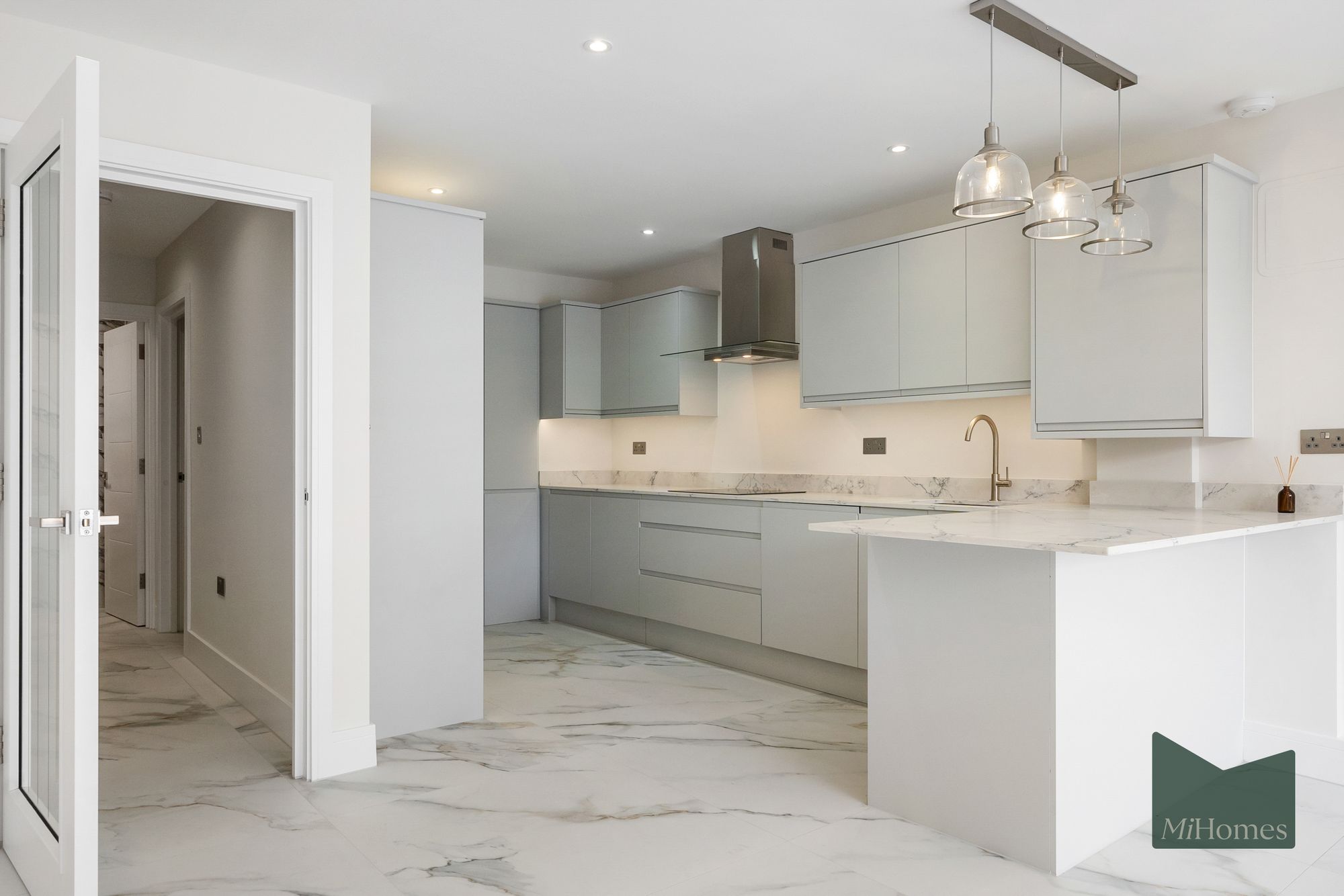 5 bed terraced house for sale in Netherlands Road, New Barnet, EN5  - Property Image 2