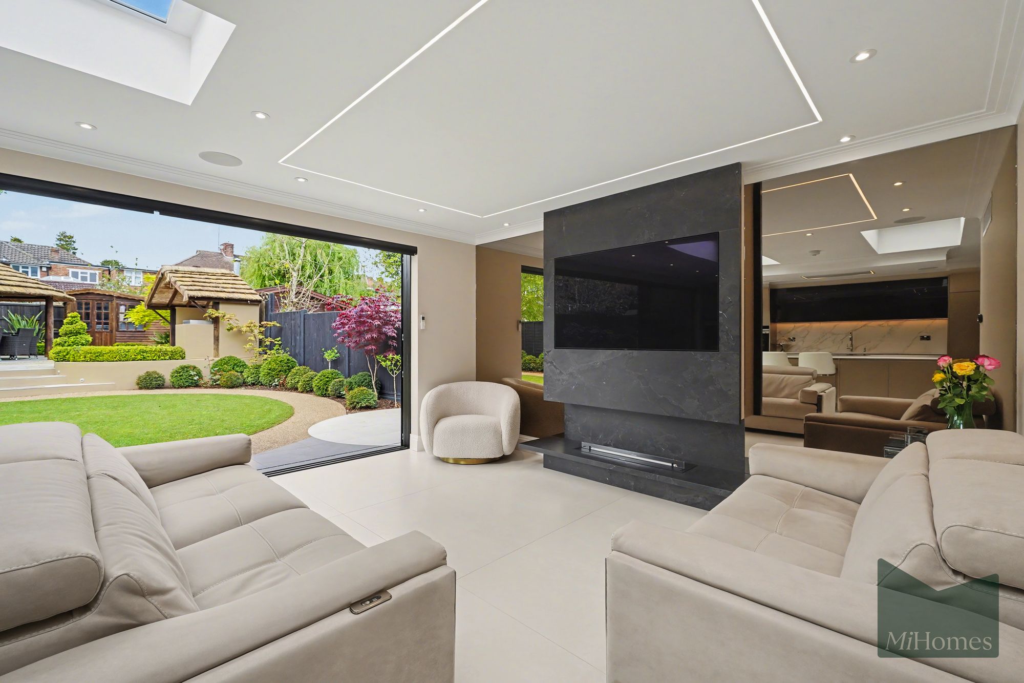 3 bed semi-detached house for sale in Lonsdale Drive, Enfield, EN2  - Property Image 3