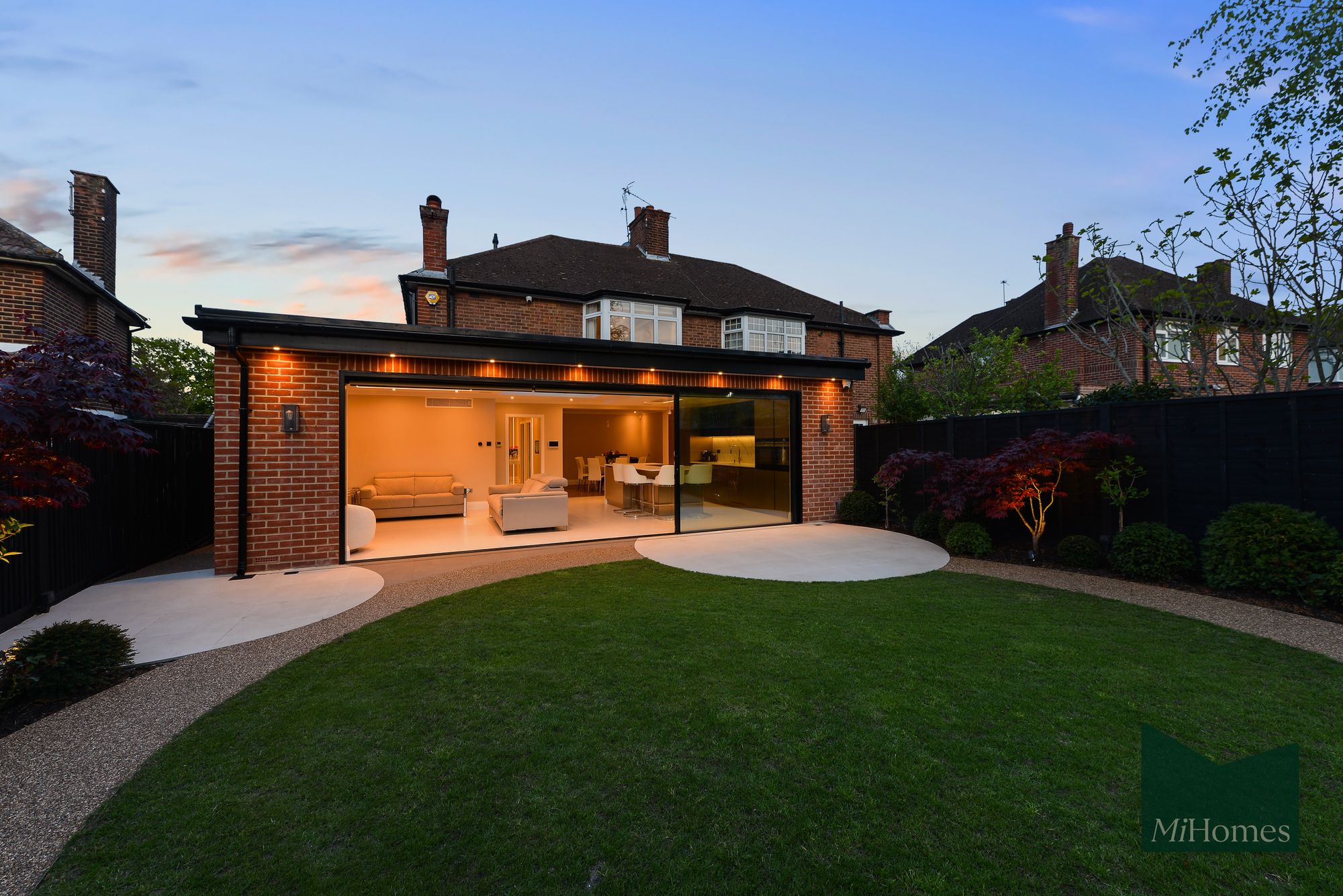 3 bed semi-detached house for sale in Lonsdale Drive, Enfield, EN2  - Property Image 19
