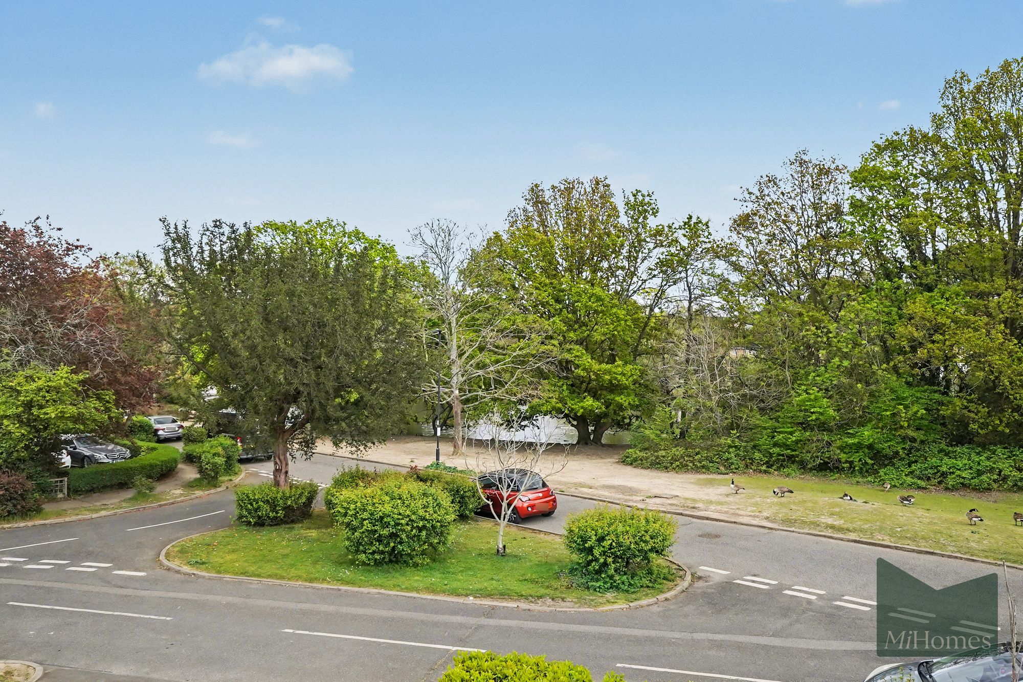 3 bed semi-detached house for sale in Lonsdale Drive, Enfield, EN2  - Property Image 40