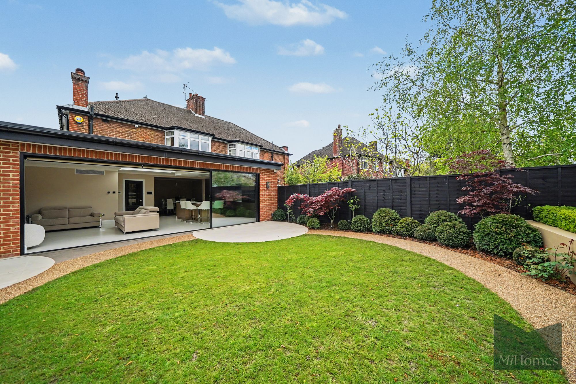 3 bed semi-detached house for sale in Lonsdale Drive, Enfield, EN2  - Property Image 15