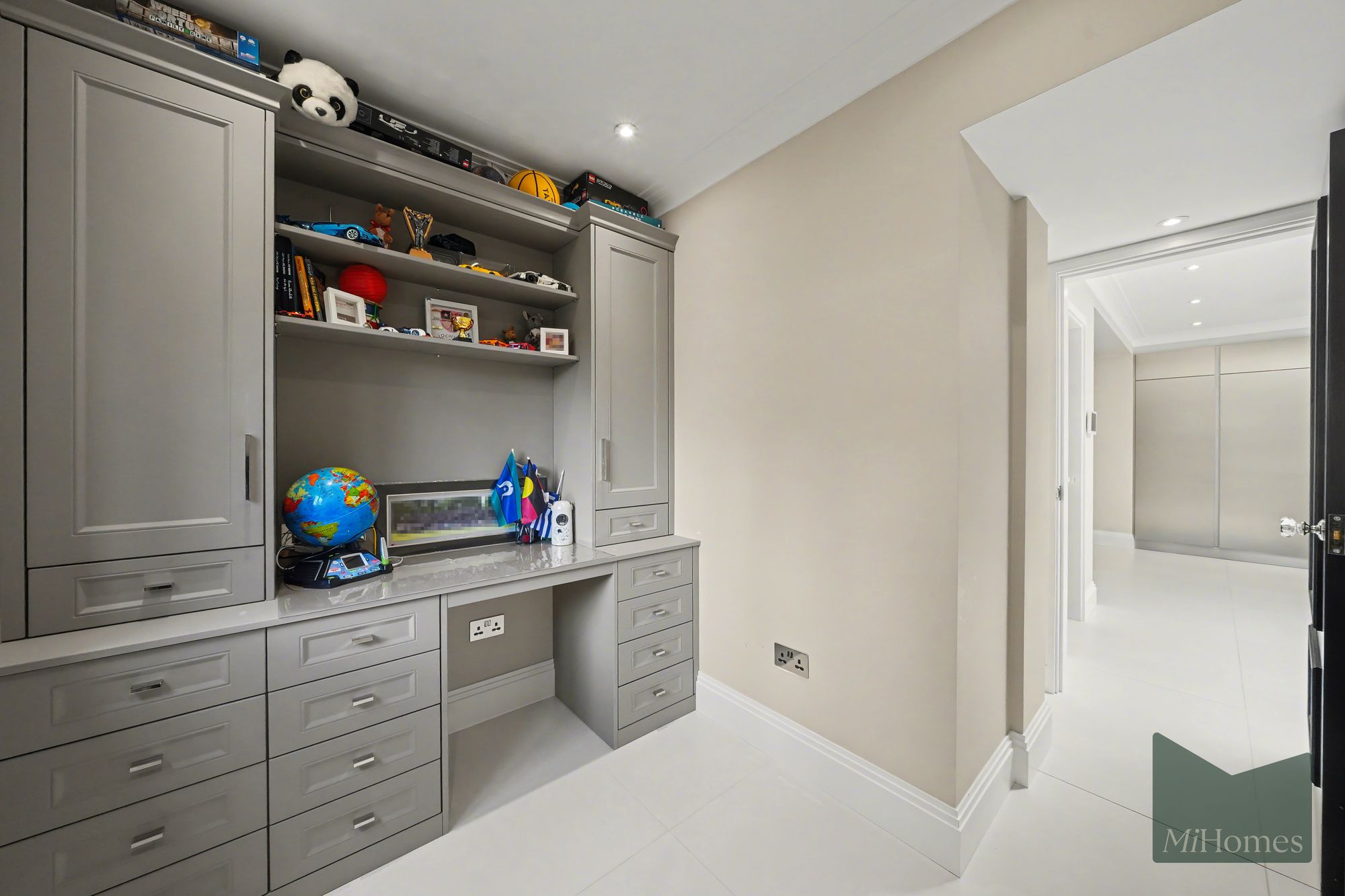 3 bed semi-detached house for sale in Lonsdale Drive, Enfield, EN2  - Property Image 33