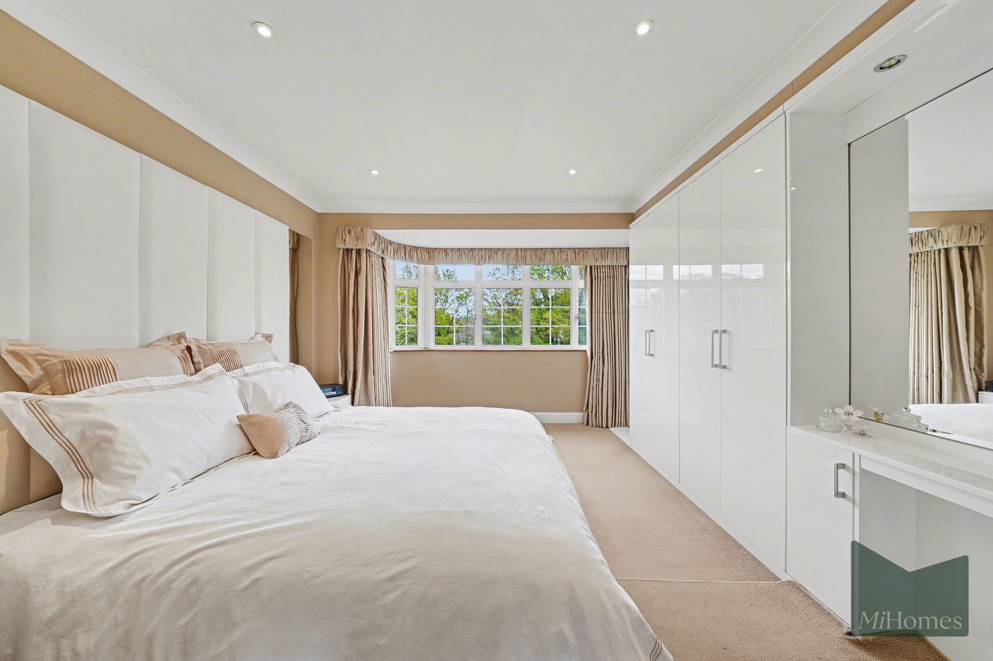 3 bed semi-detached house for sale in Lonsdale Drive, Enfield, EN2  - Property Image 39