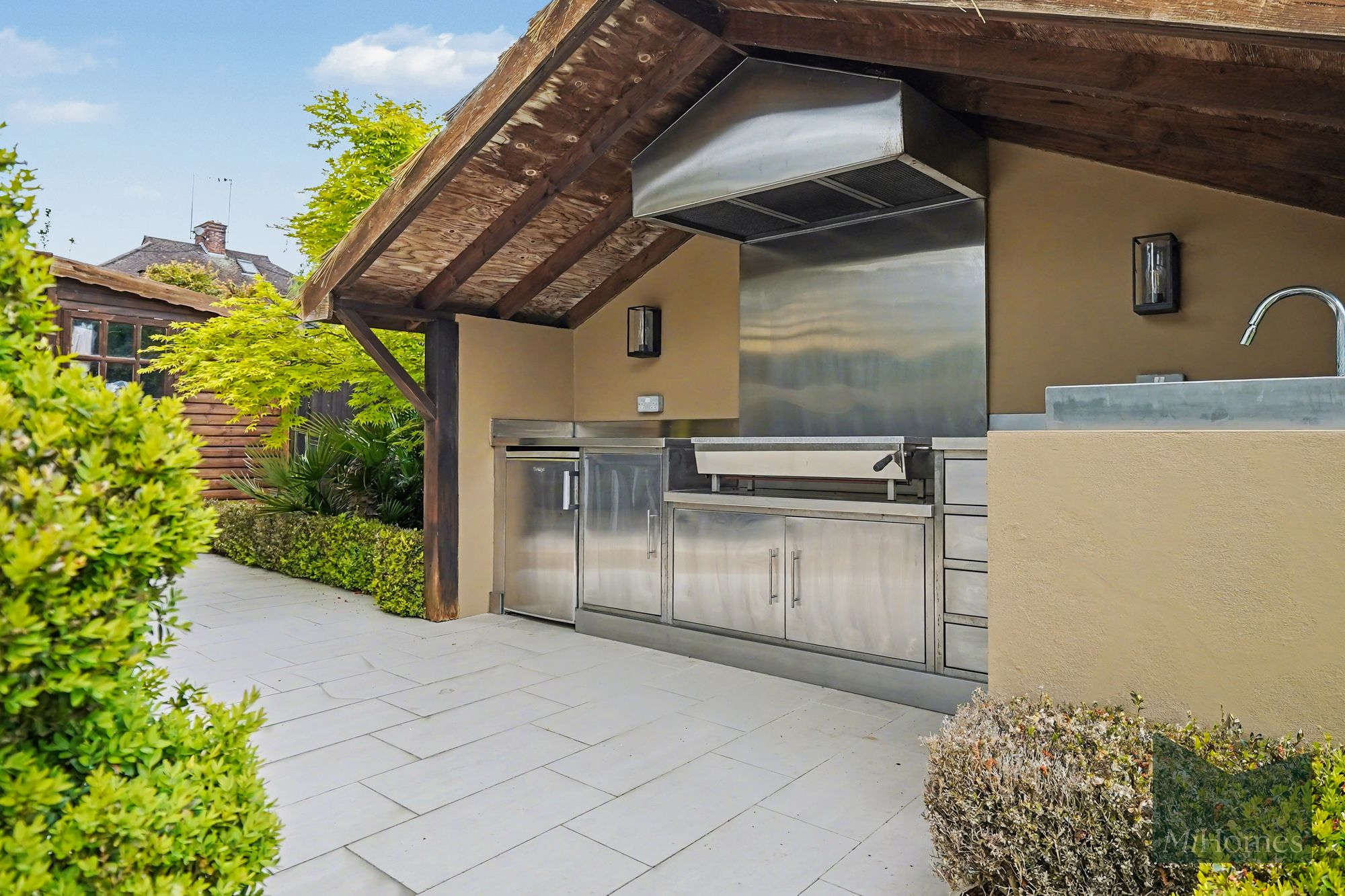 3 bed semi-detached house for sale in Lonsdale Drive, Enfield, EN2  - Property Image 17