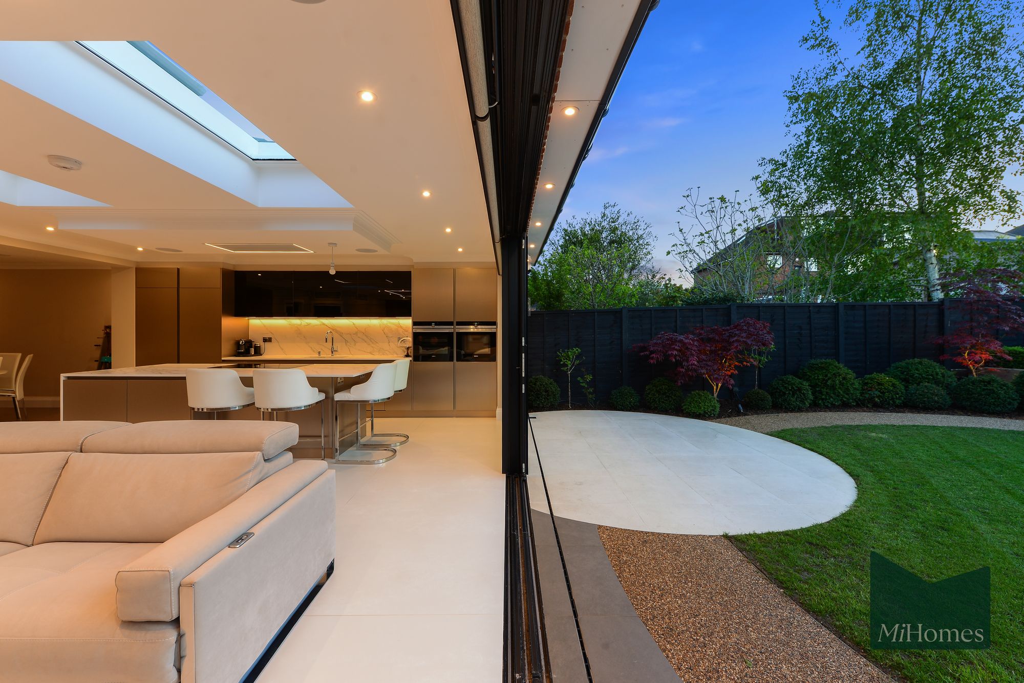 3 bed semi-detached house for sale in Lonsdale Drive, Enfield, EN2  - Property Image 24