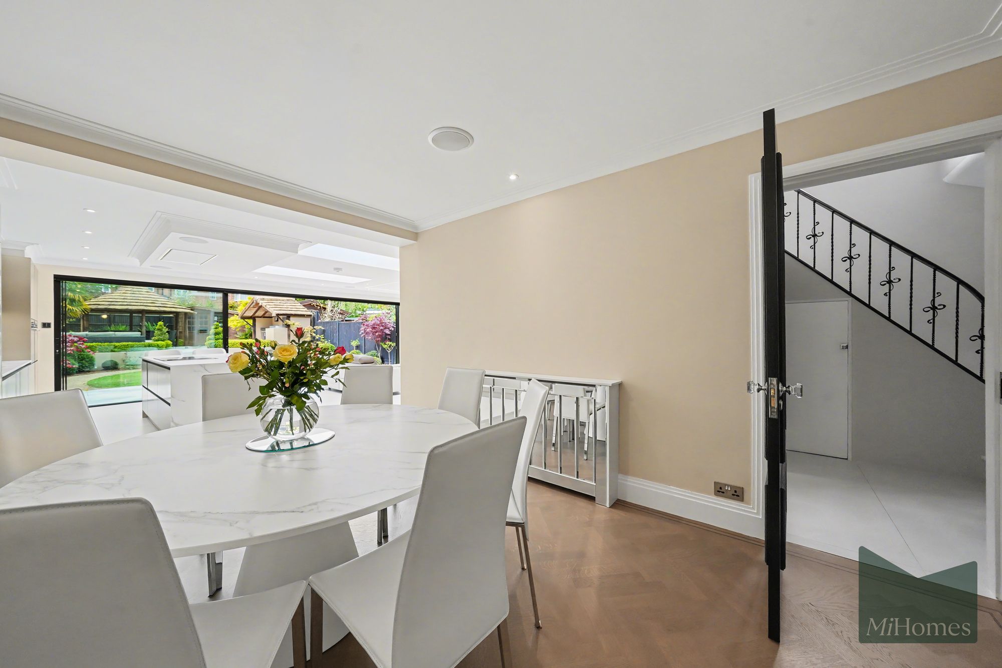 3 bed semi-detached house for sale in Lonsdale Drive, Enfield, EN2  - Property Image 28