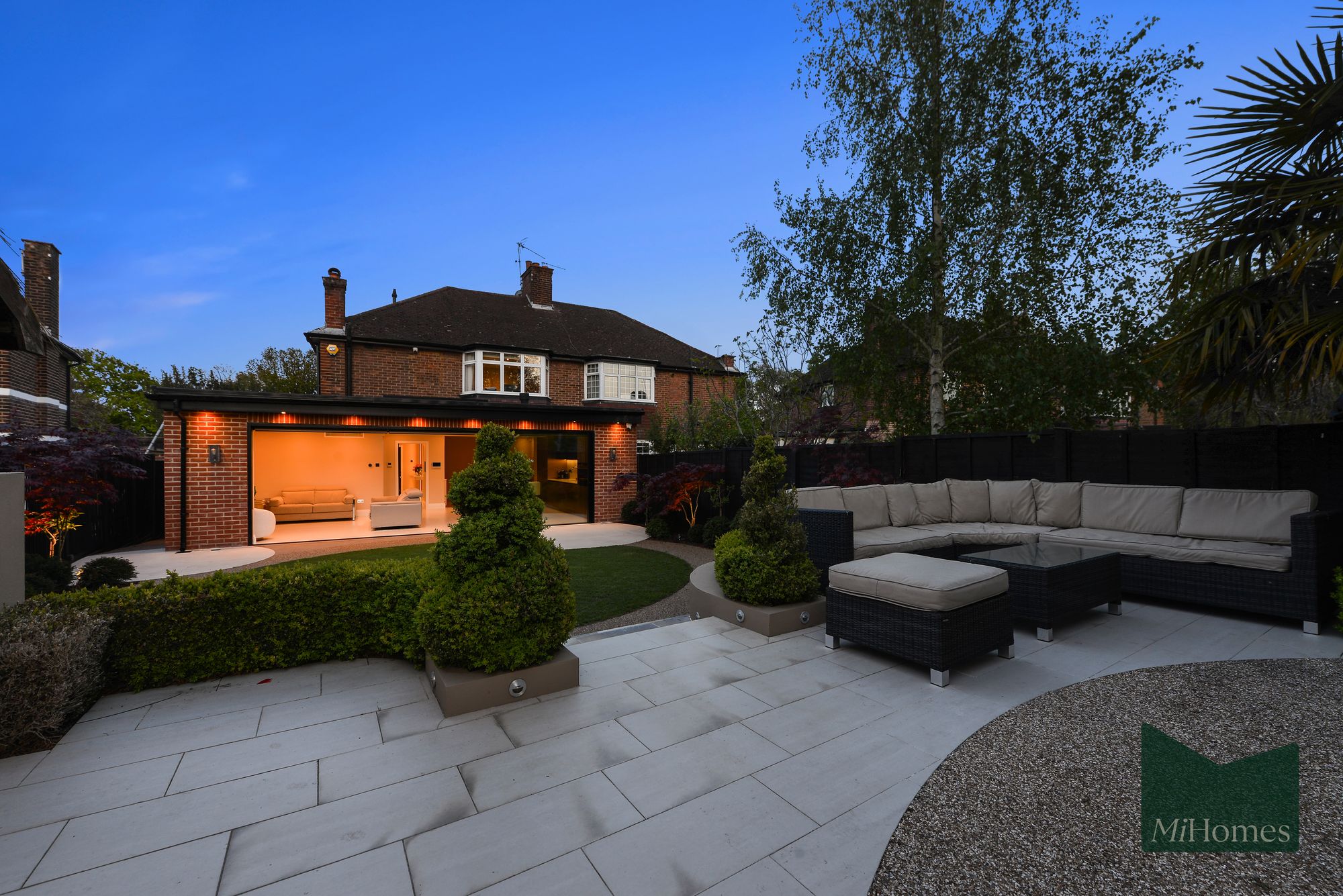 3 bed semi-detached house for sale in Lonsdale Drive, Enfield, EN2  - Property Image 22