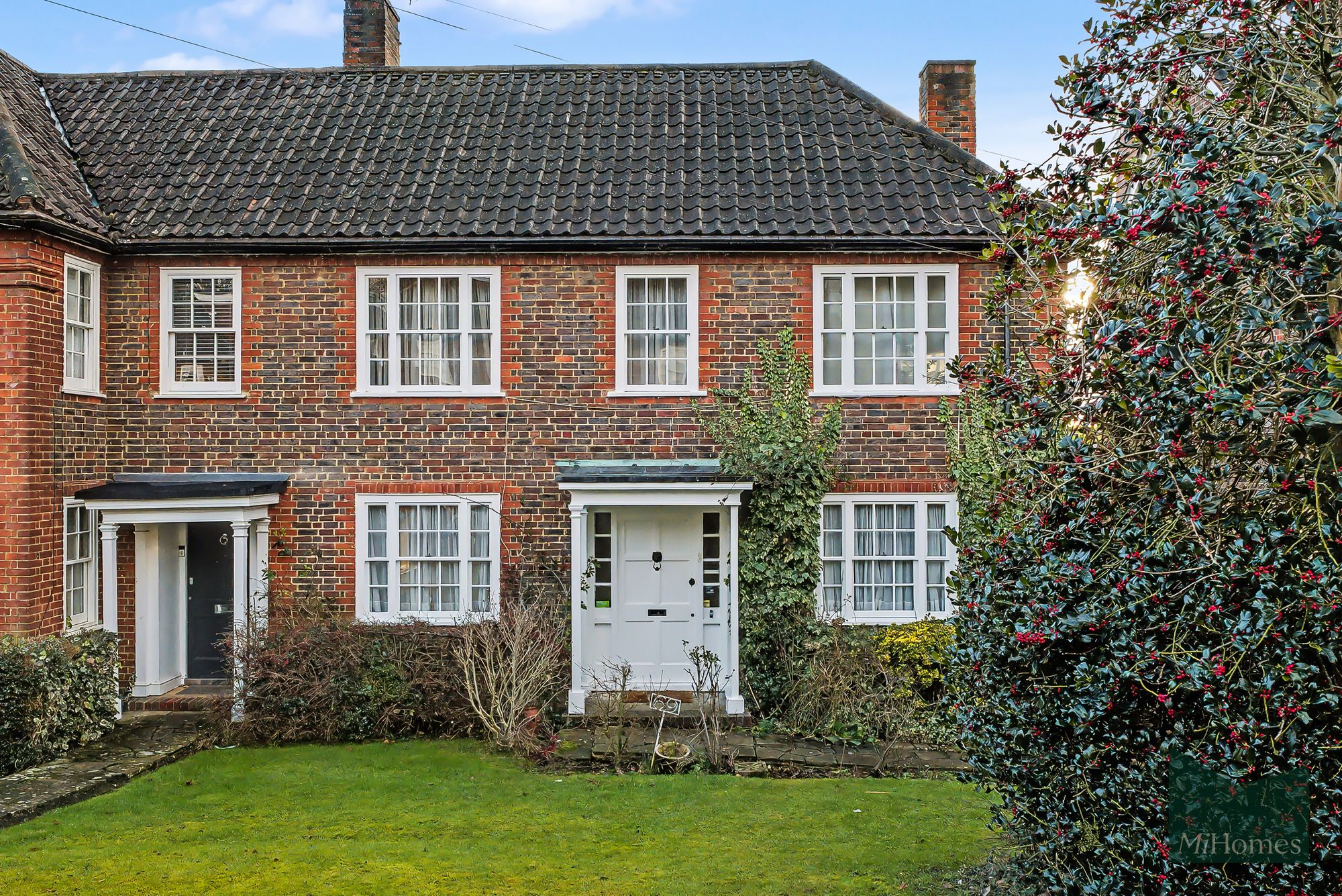 3 bed semi-detached house for sale in Southway, London, N20 - Property Image 1