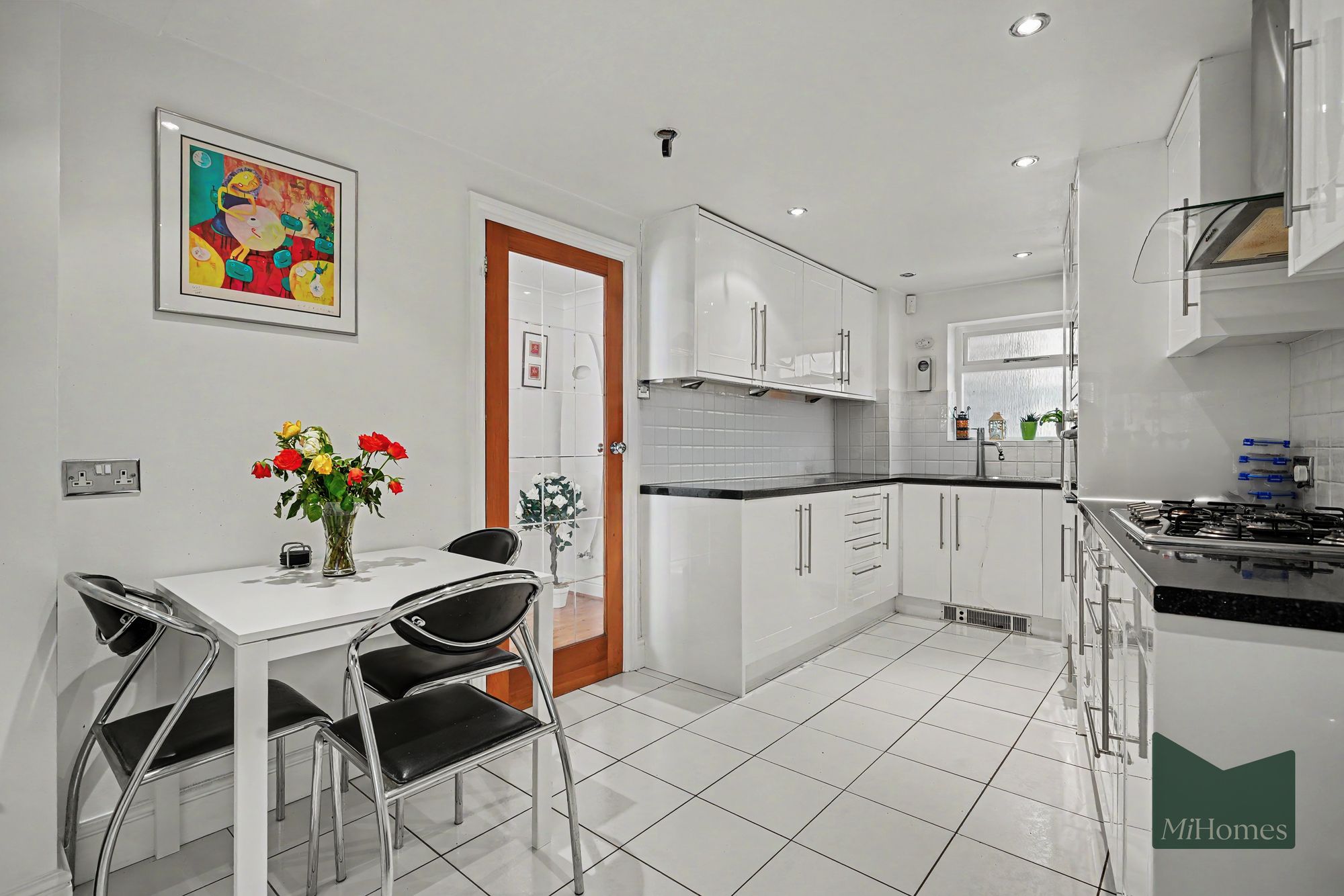 3 bed detached house to rent in Bourne Hill, London, N13  - Property Image 4
